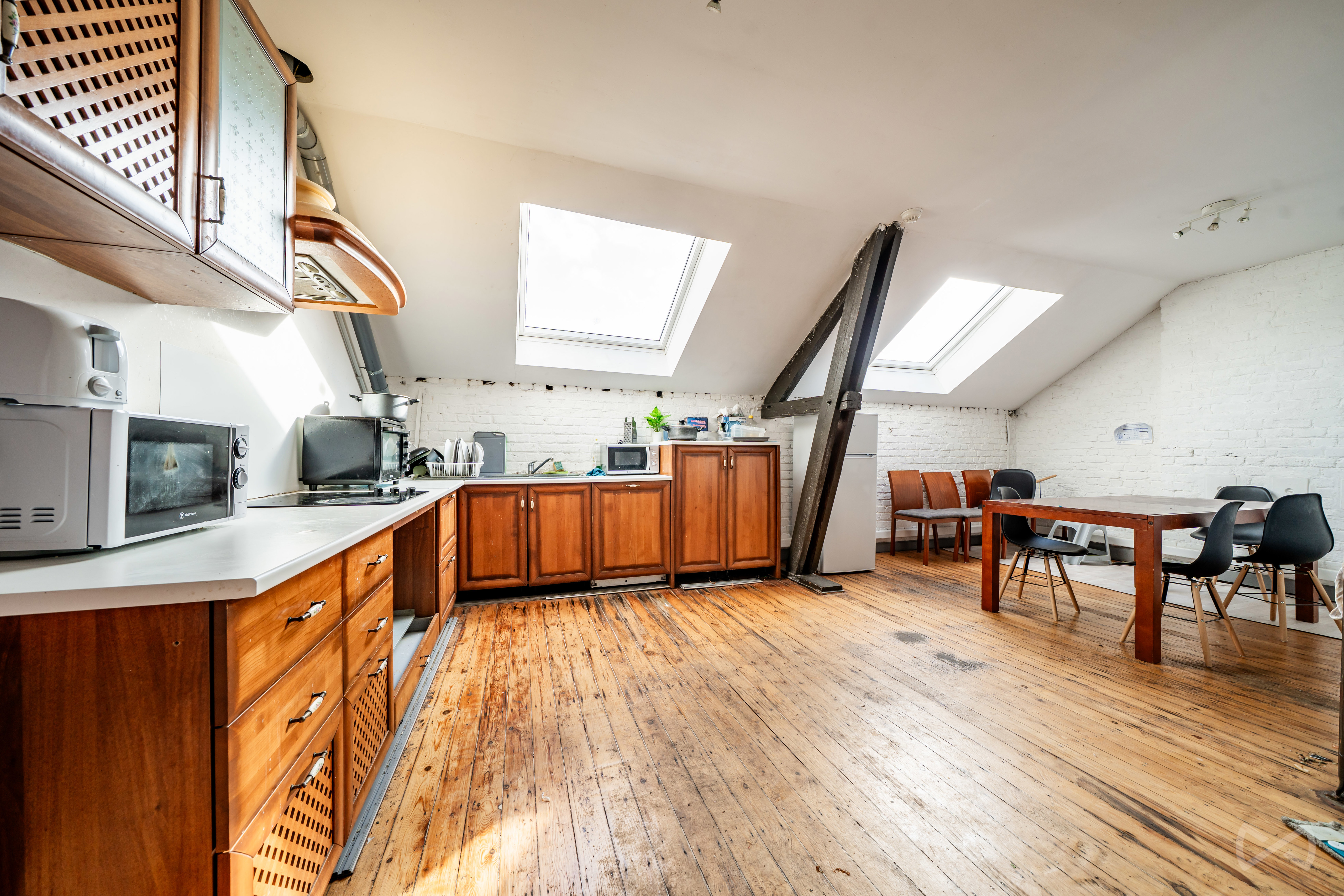 Photo 2 sur 3 pour Immeuble mixte de neuf chambres à Montignies-Sur-Sambre