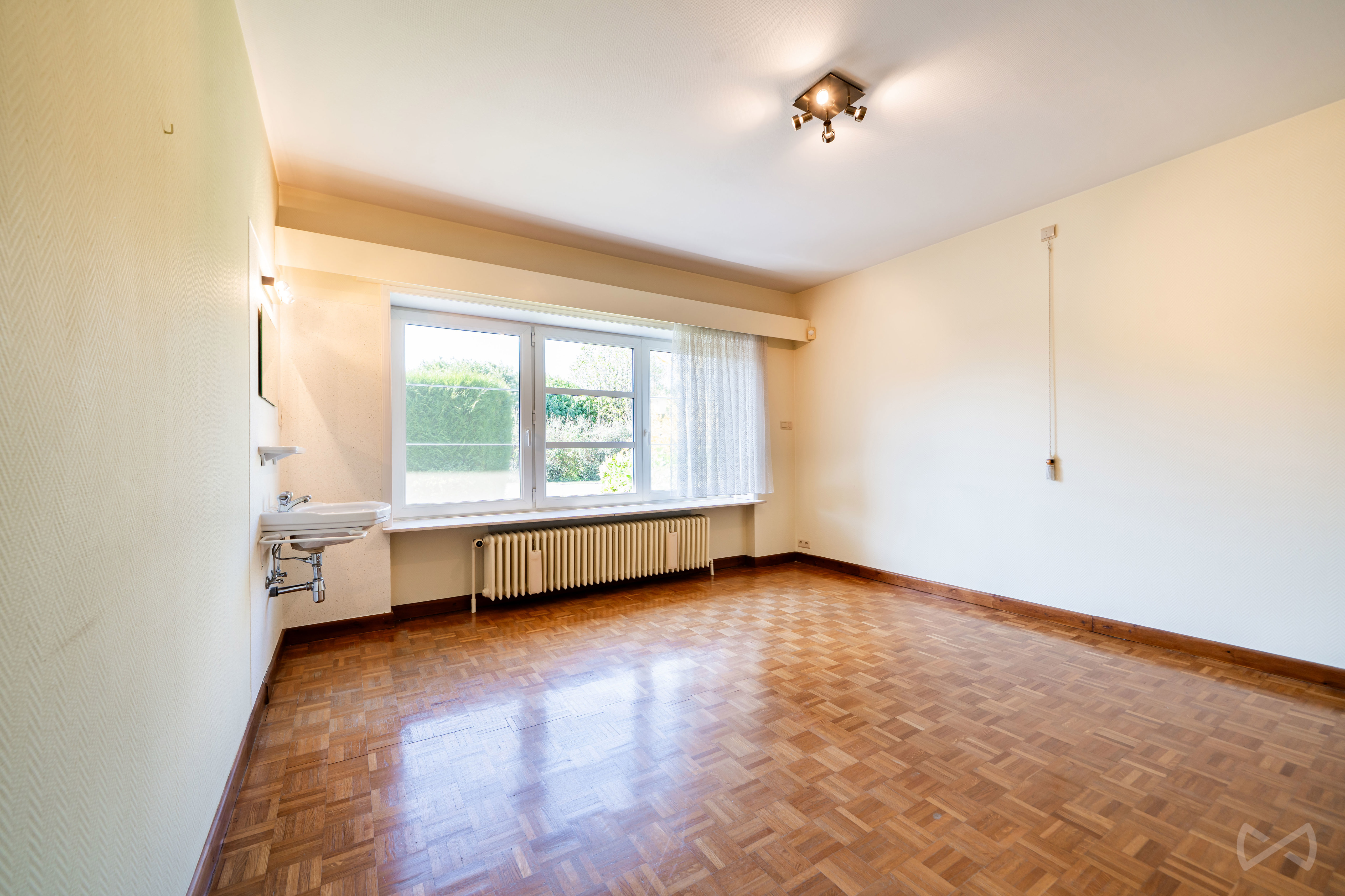 Foto 3 van 4 van Villa met zes slaapkamers in Baudour