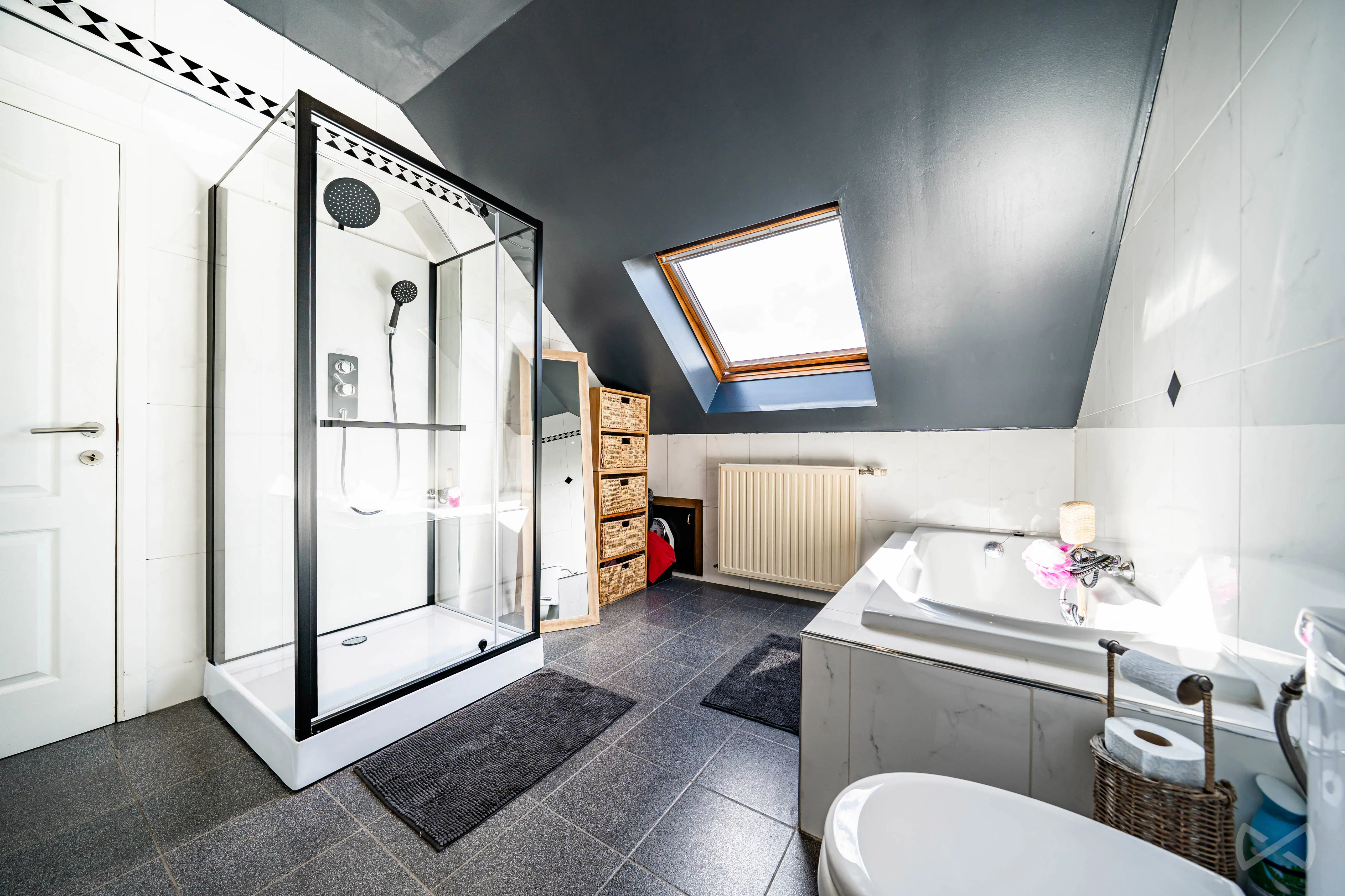 Photo 3 sur 4 pour Immeuble mixte de cinq chambres à Tertre
