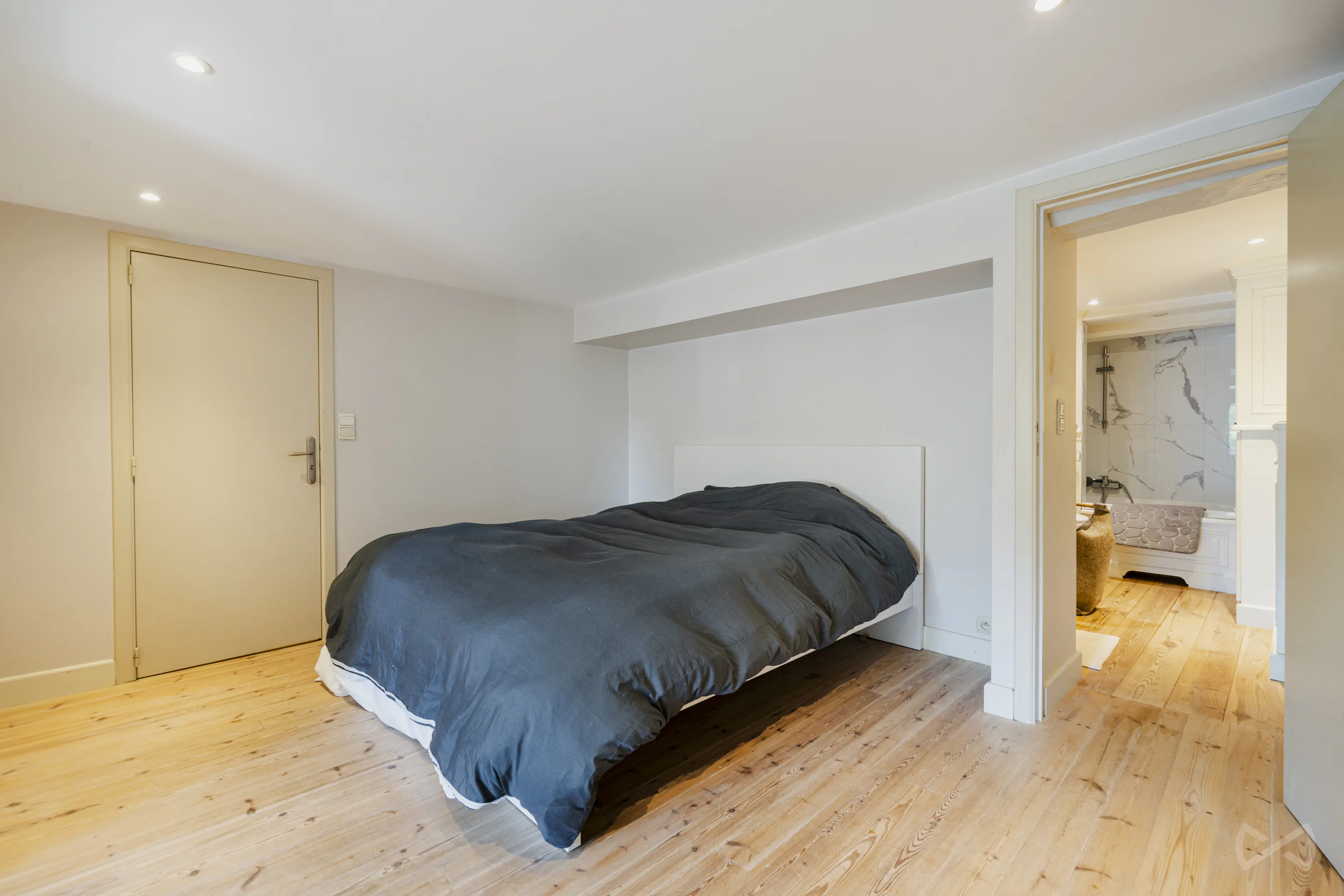 Photo 2 sur 4 pour Immeuble mixte de quatre chambres à Villers-la-ville