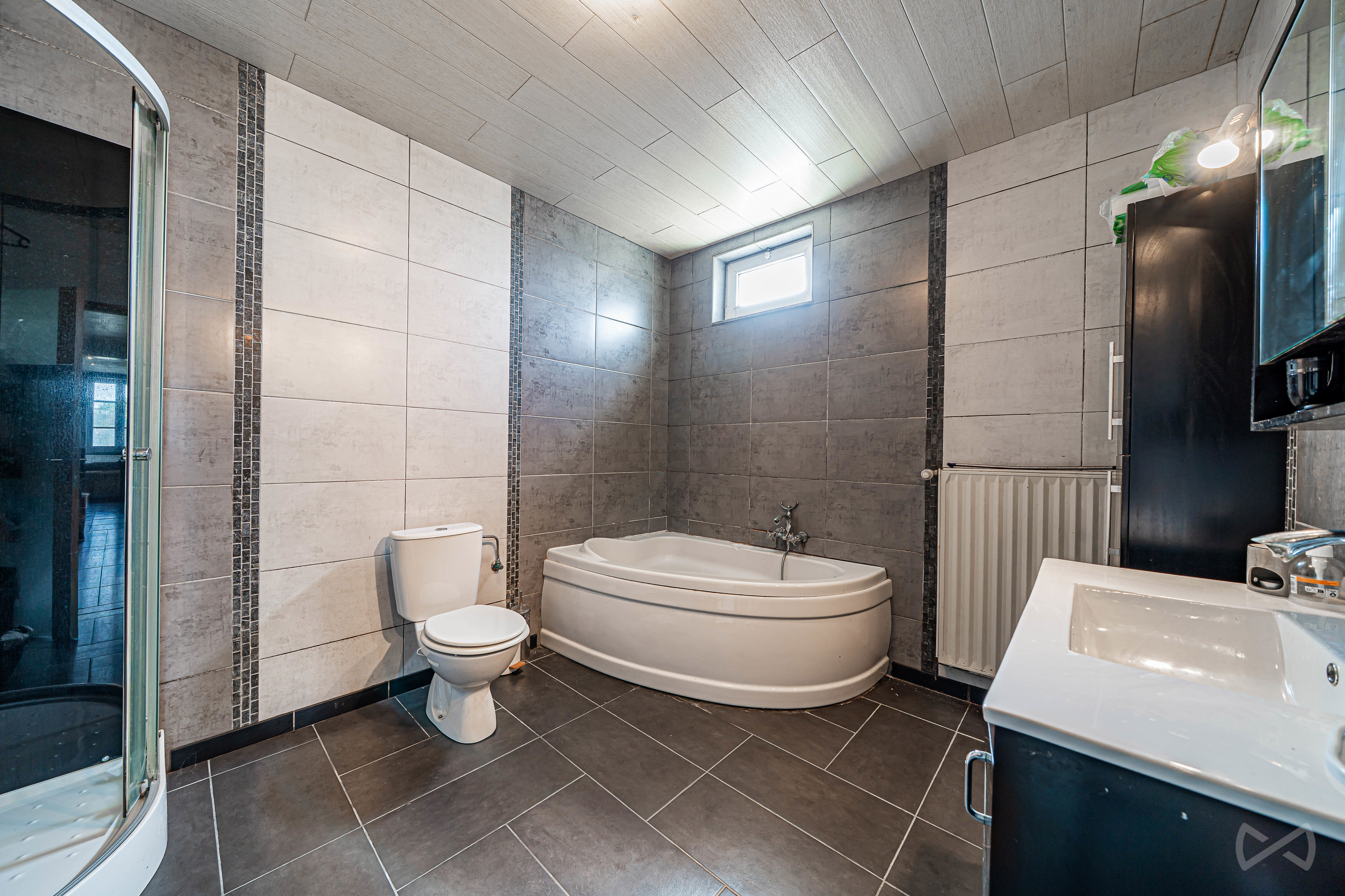Picture 2 of 4 for House with six bedrooms in Isières