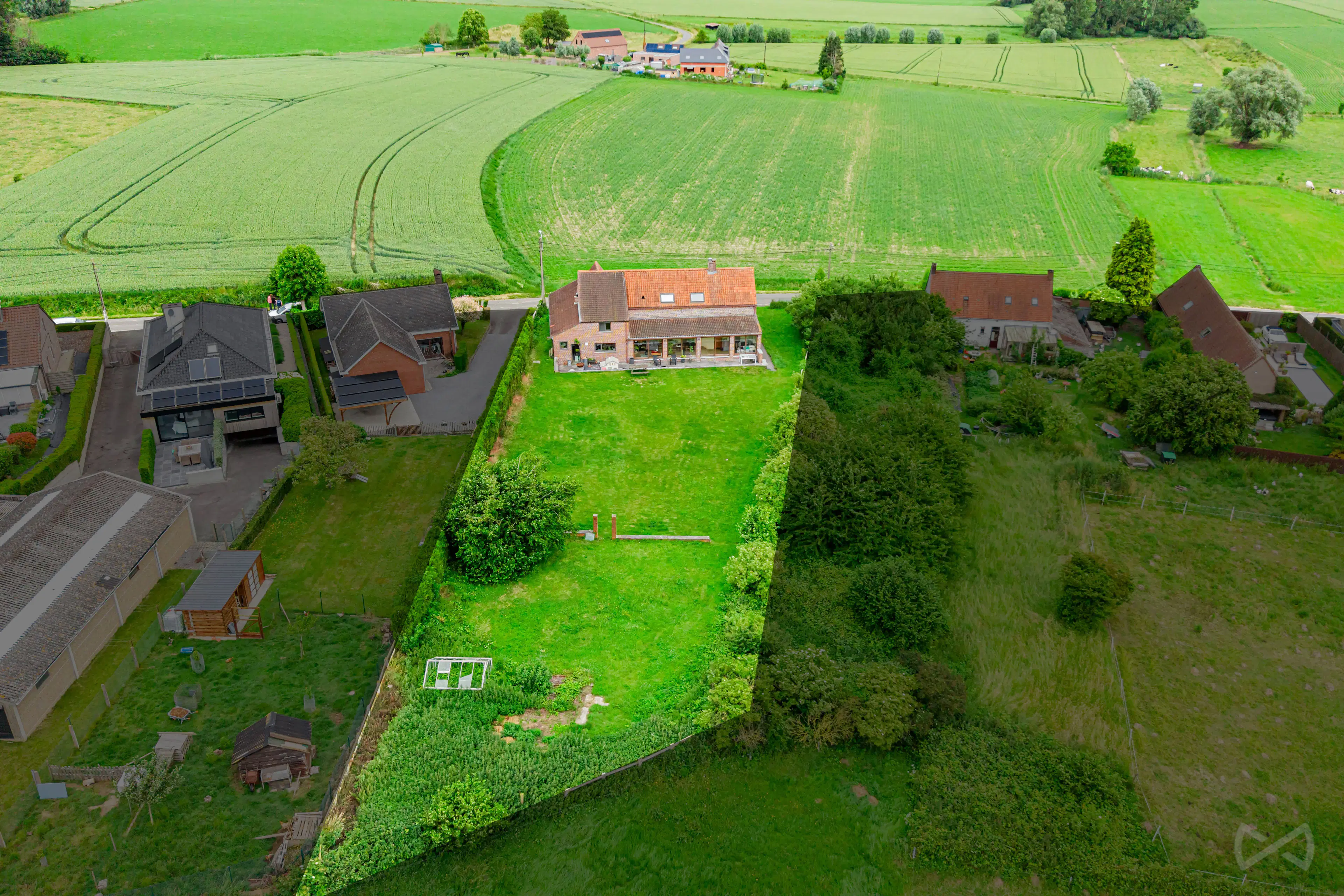 Foto 1 van 4 van Hoeve met vier slaapkamers in Frasnes-lez-Anvaing Arc-Wattripont