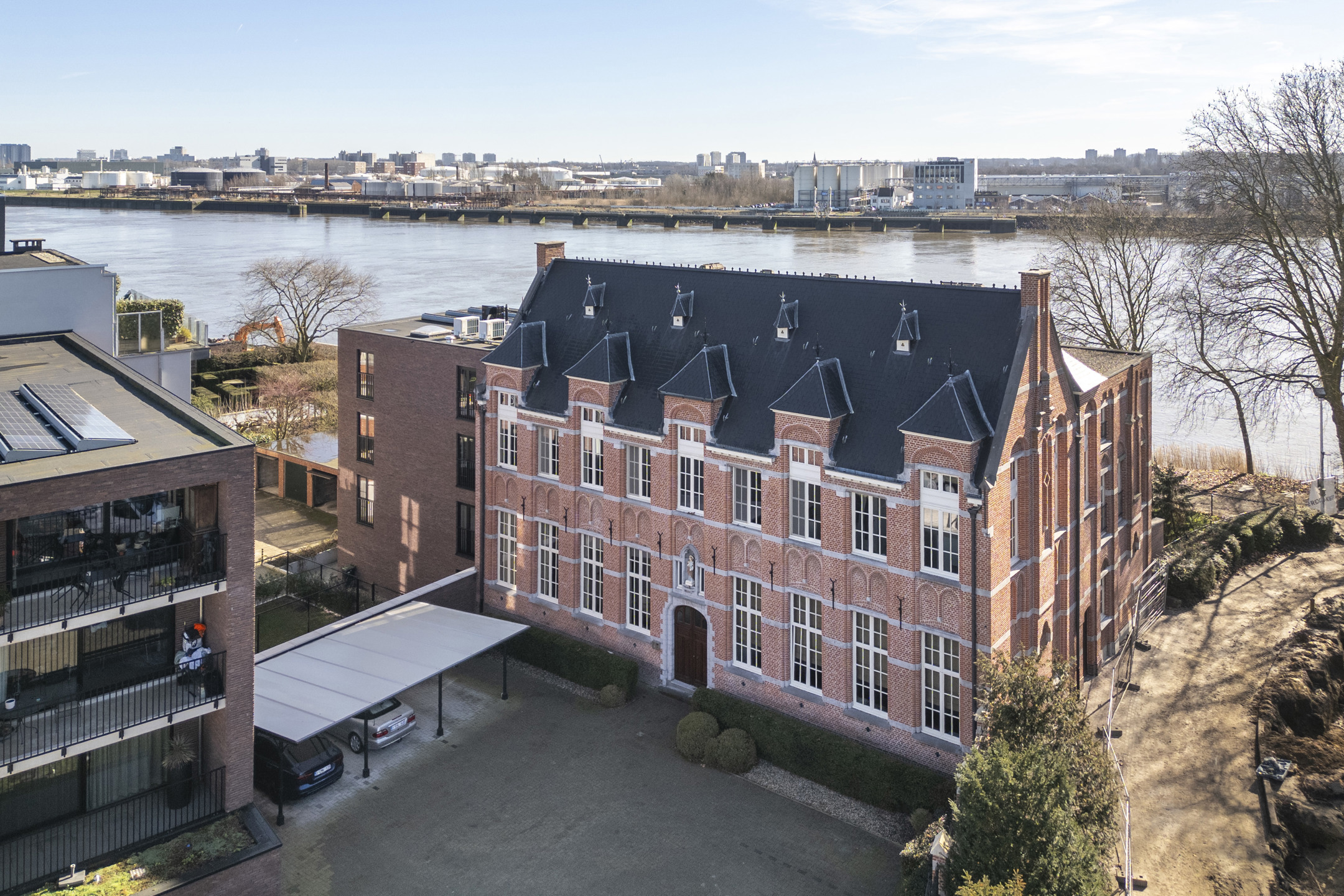 Picture 1 of 5 for Penthouse with three bedrooms in Zwijndrecht Burcht