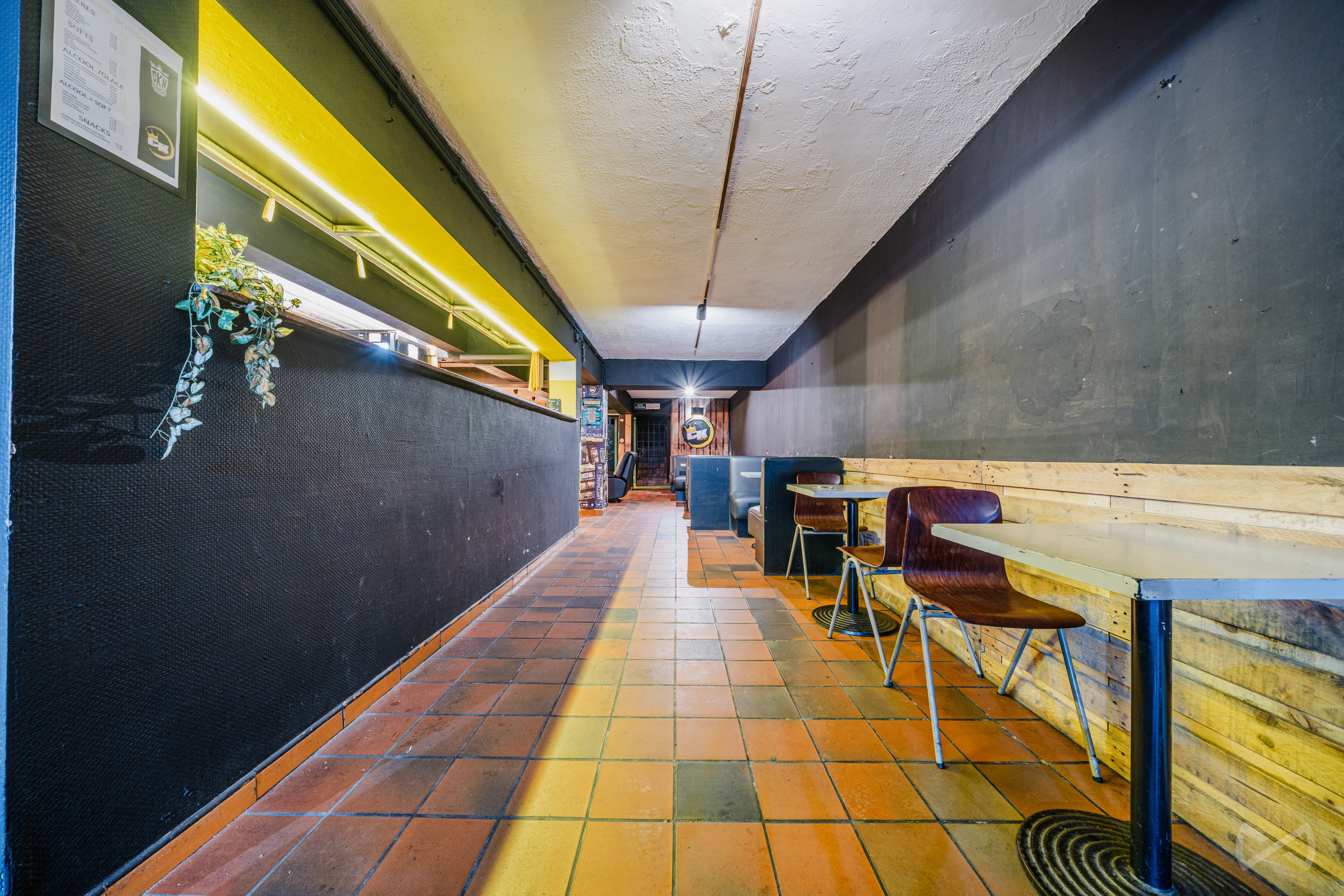 Picture 1 of 4 for Commercial groundfloor in Charleroi