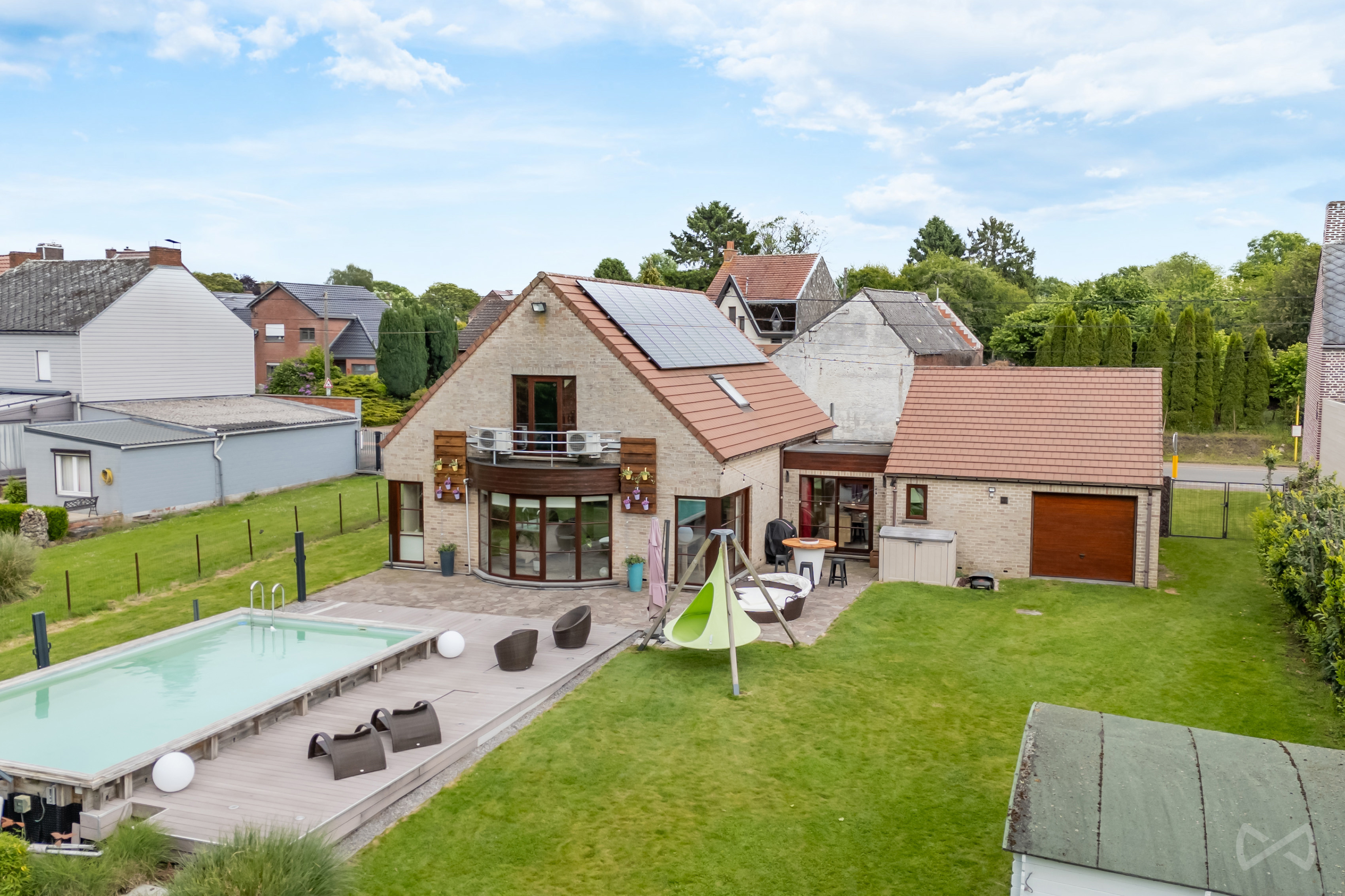 Foto 1 van 4 van Villa met vier slaapkamers in Sars-la-bruyère