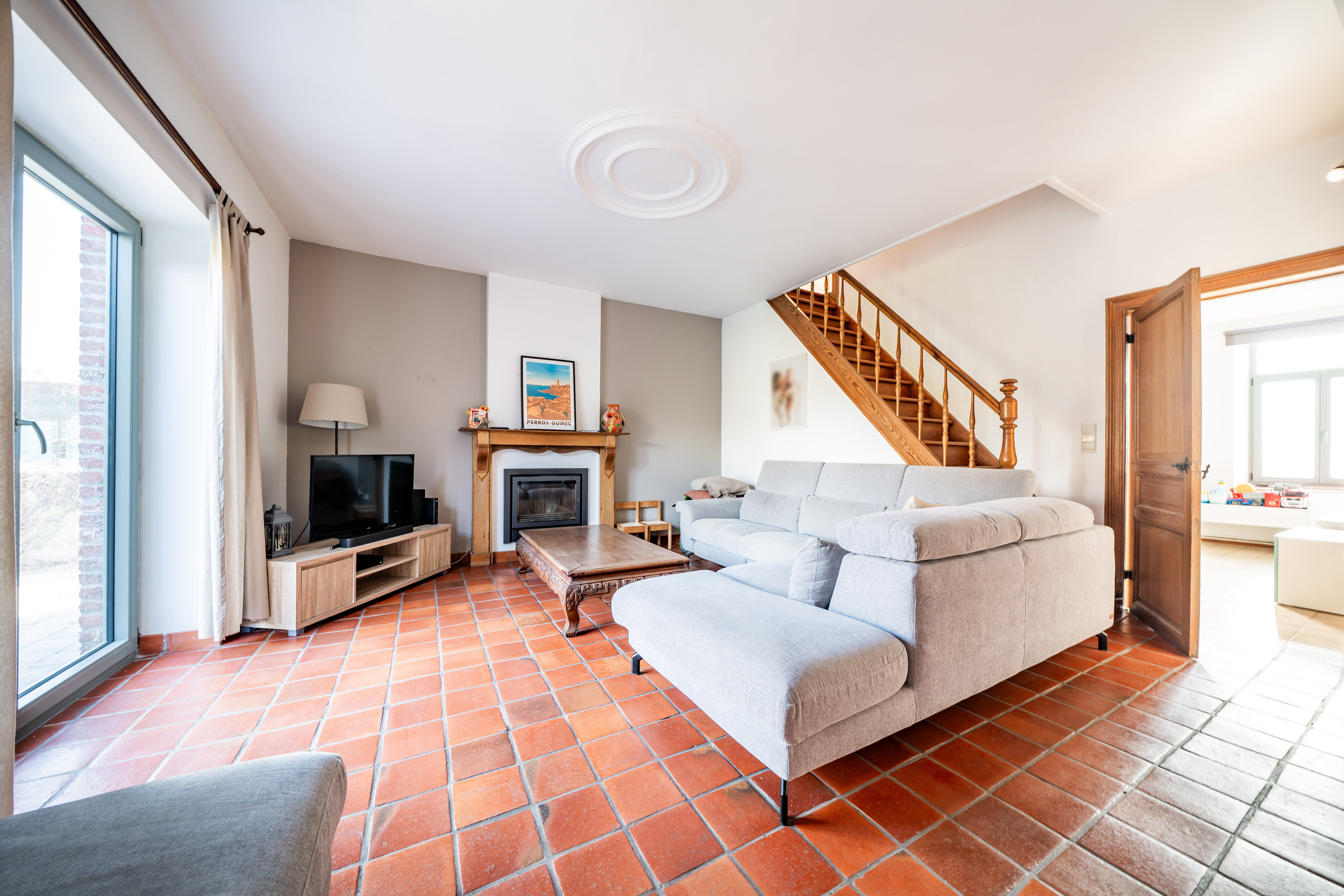 Photo 3 sur 3 pour Villa de six chambres à Morialmé