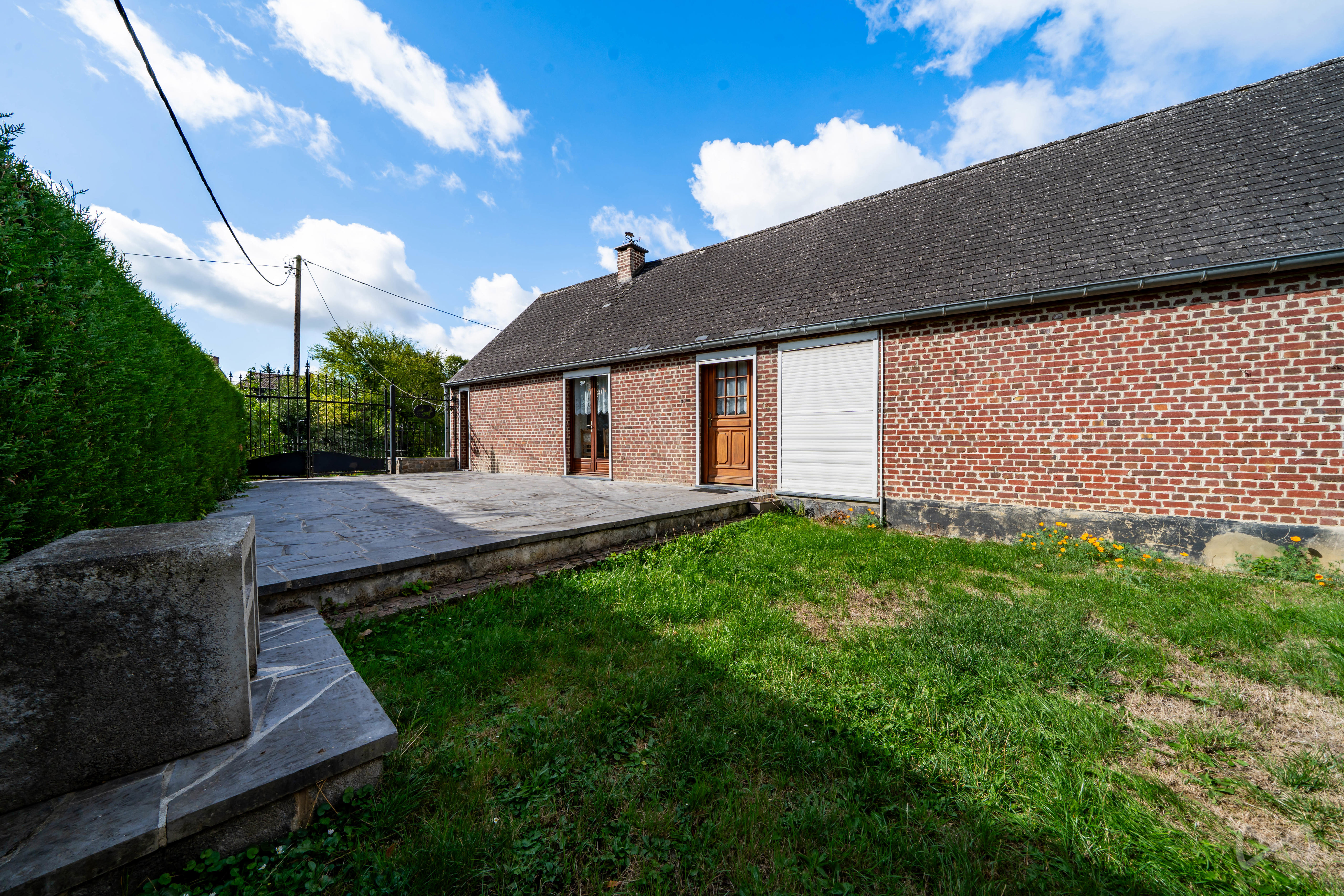 Photo 3 sur 4 pour Immeuble mixte de 15 chambres à Trelon