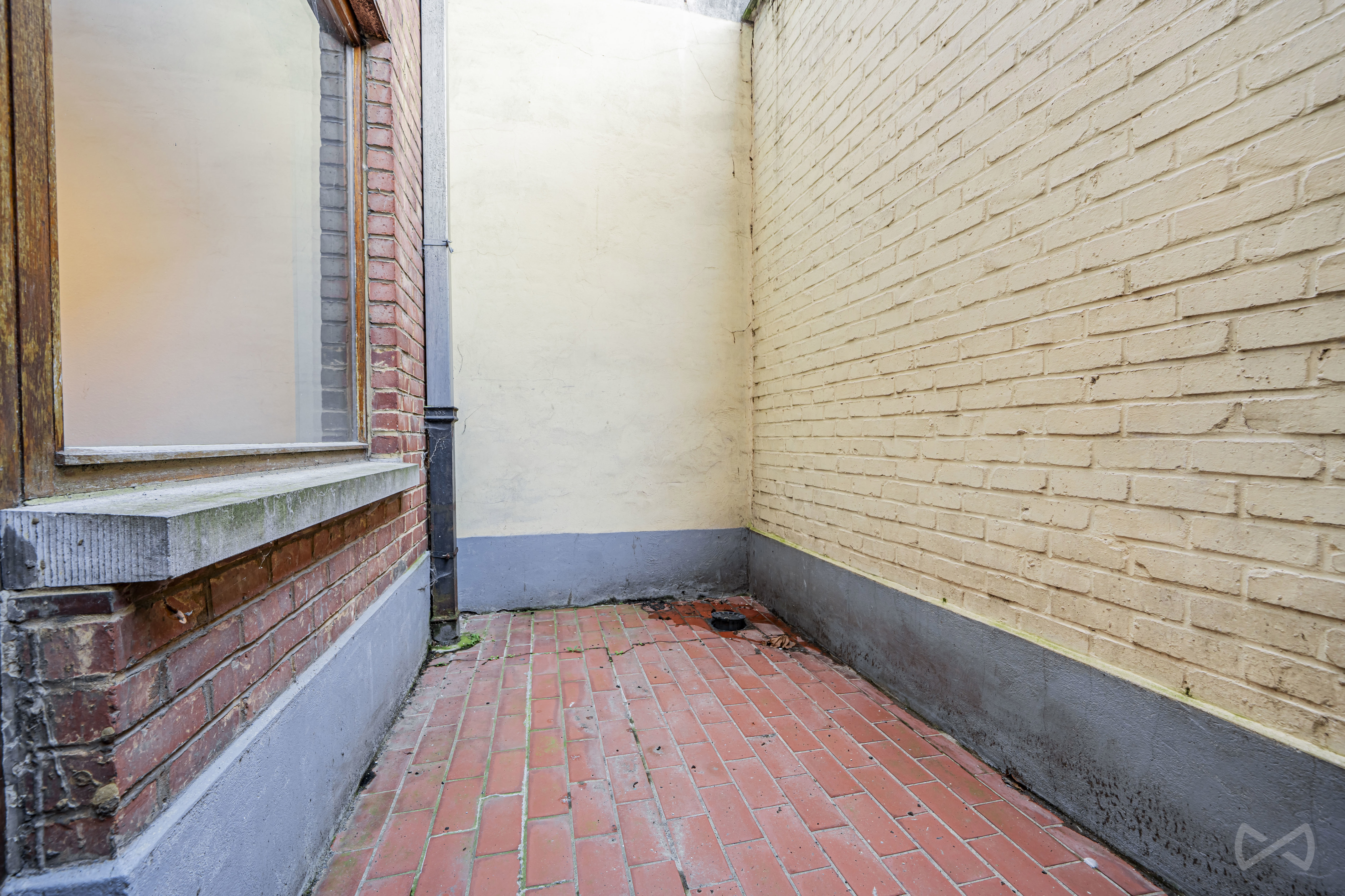 Picture 2 of 4 for Multi-purpose building in Mons