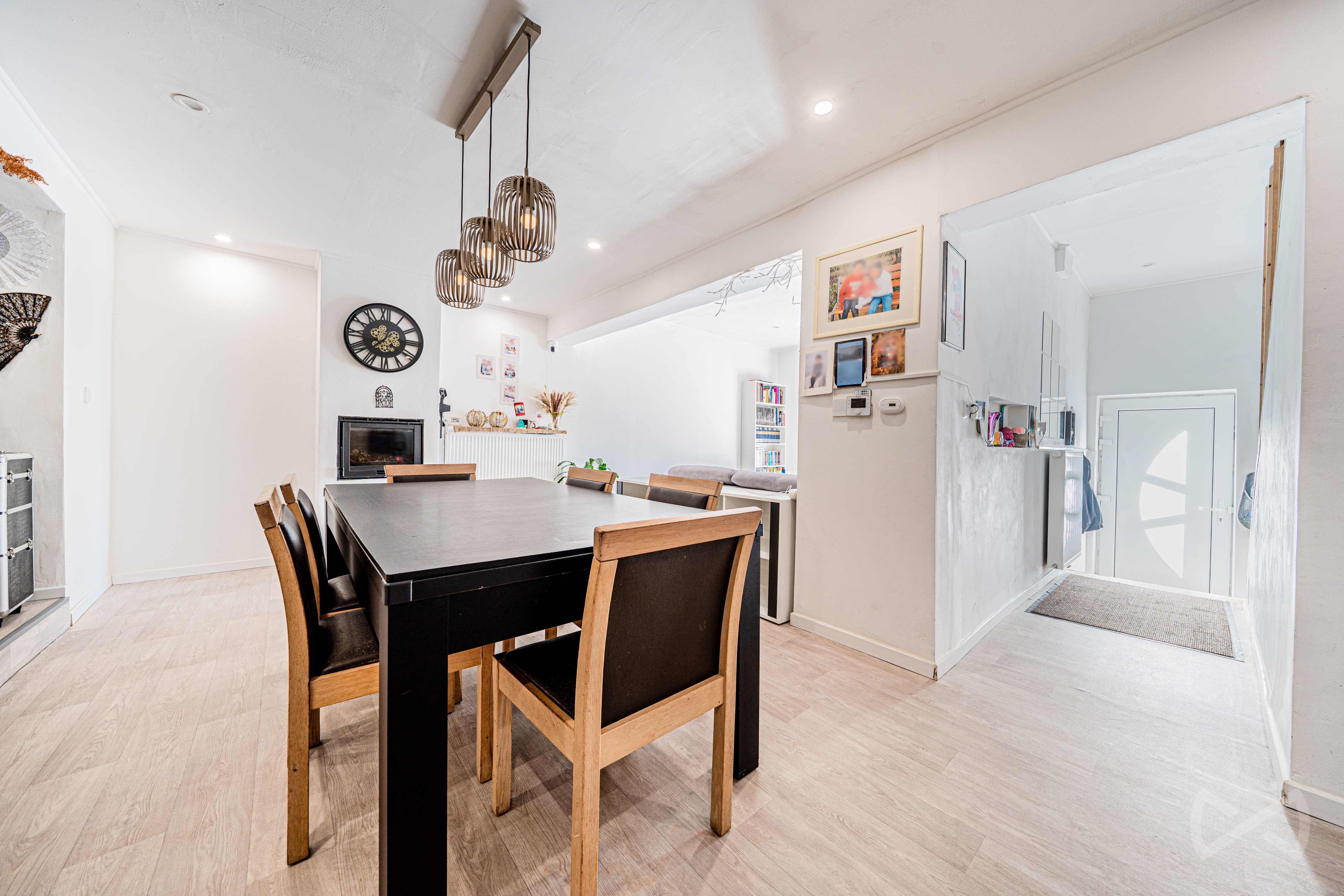 Photo 2 sur 4 pour Maison de trois chambres à Avennes