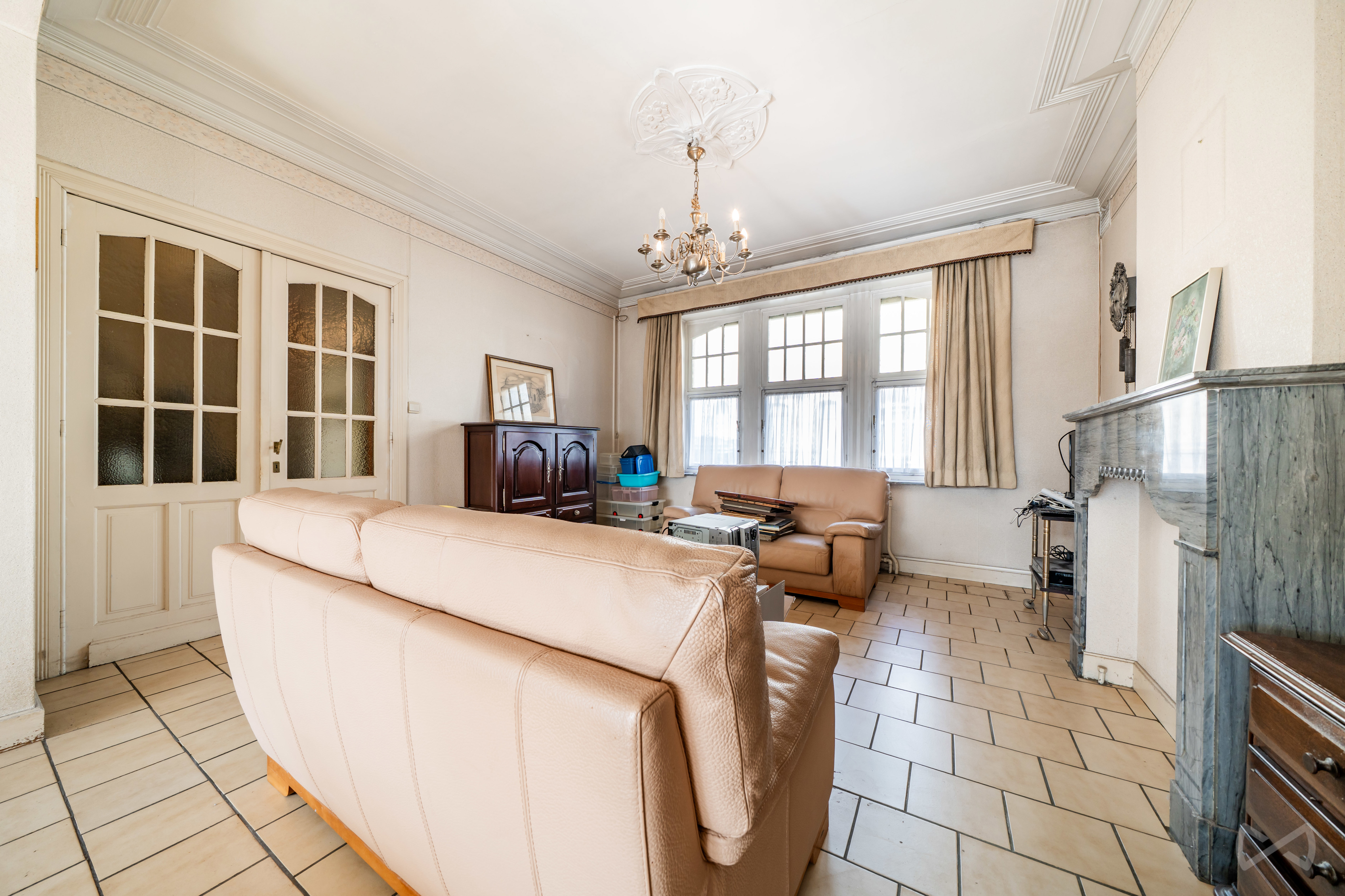 Picture 3 of 3 for Villa with six bedrooms in Marcinelle