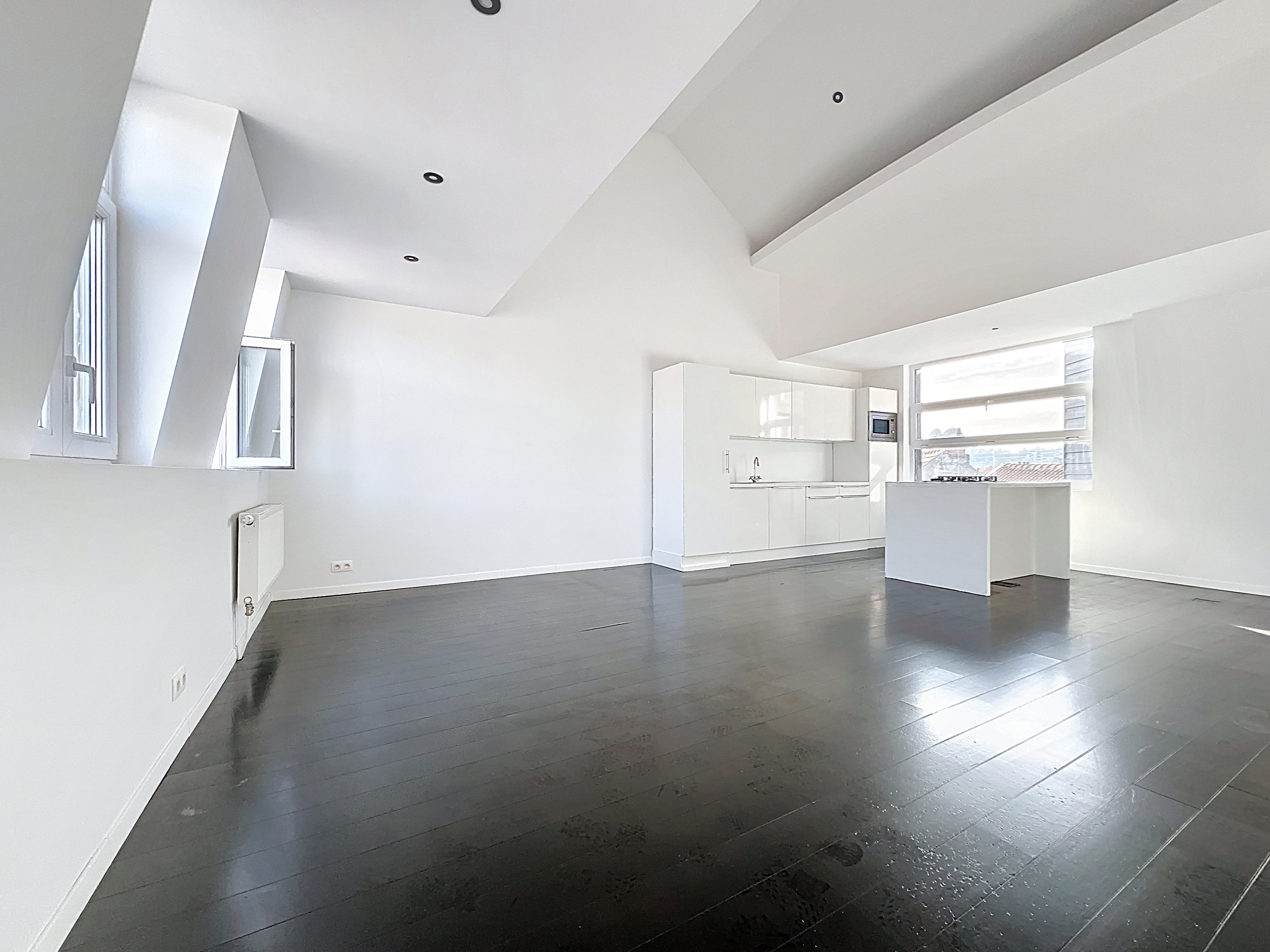 Foto 2 van 3 van Appartement met drie slaapkamers in Schaerbeek