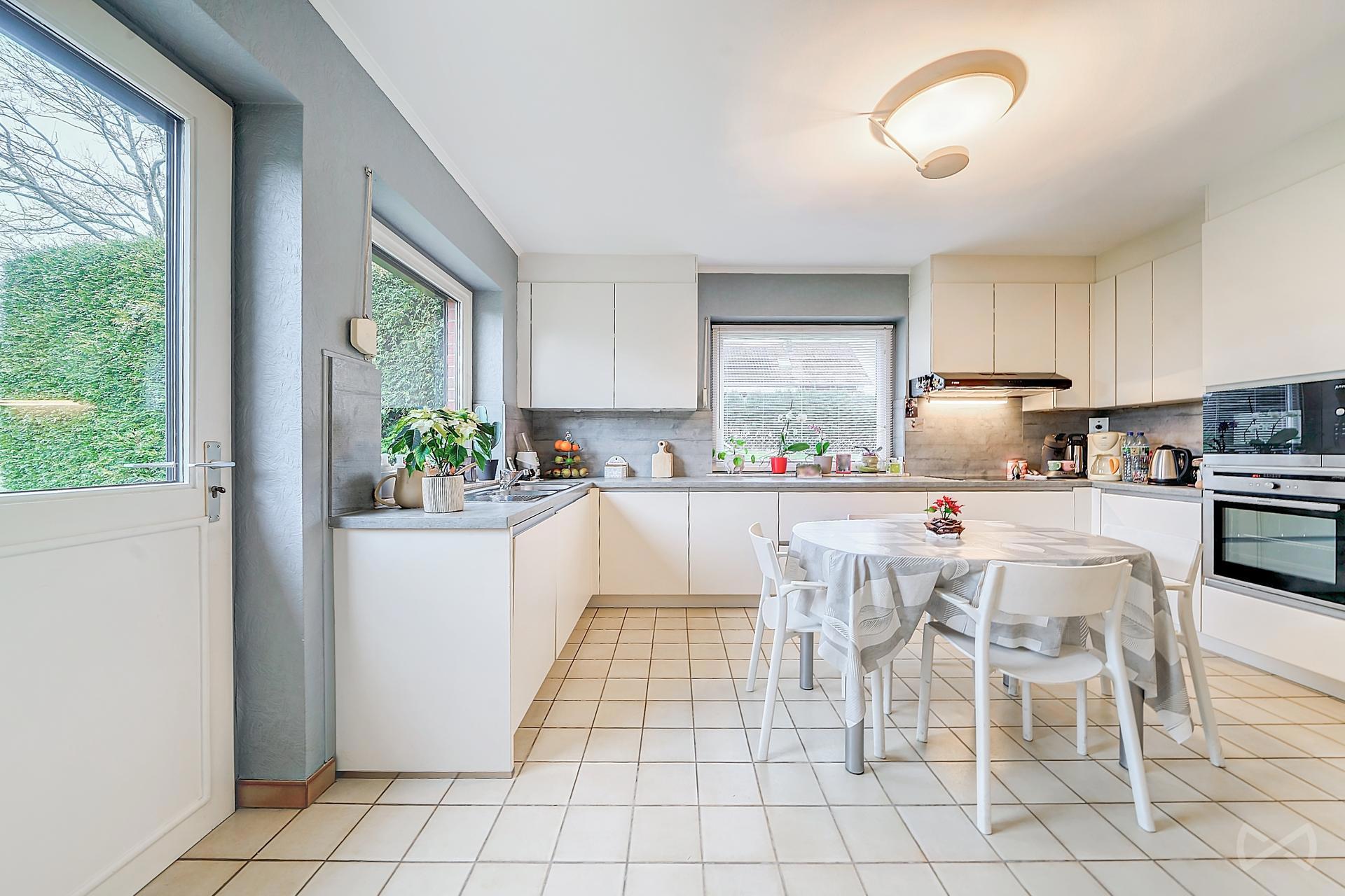 Picture 3 of 4 for Villa with five bedrooms in Mont-sur-marchienne