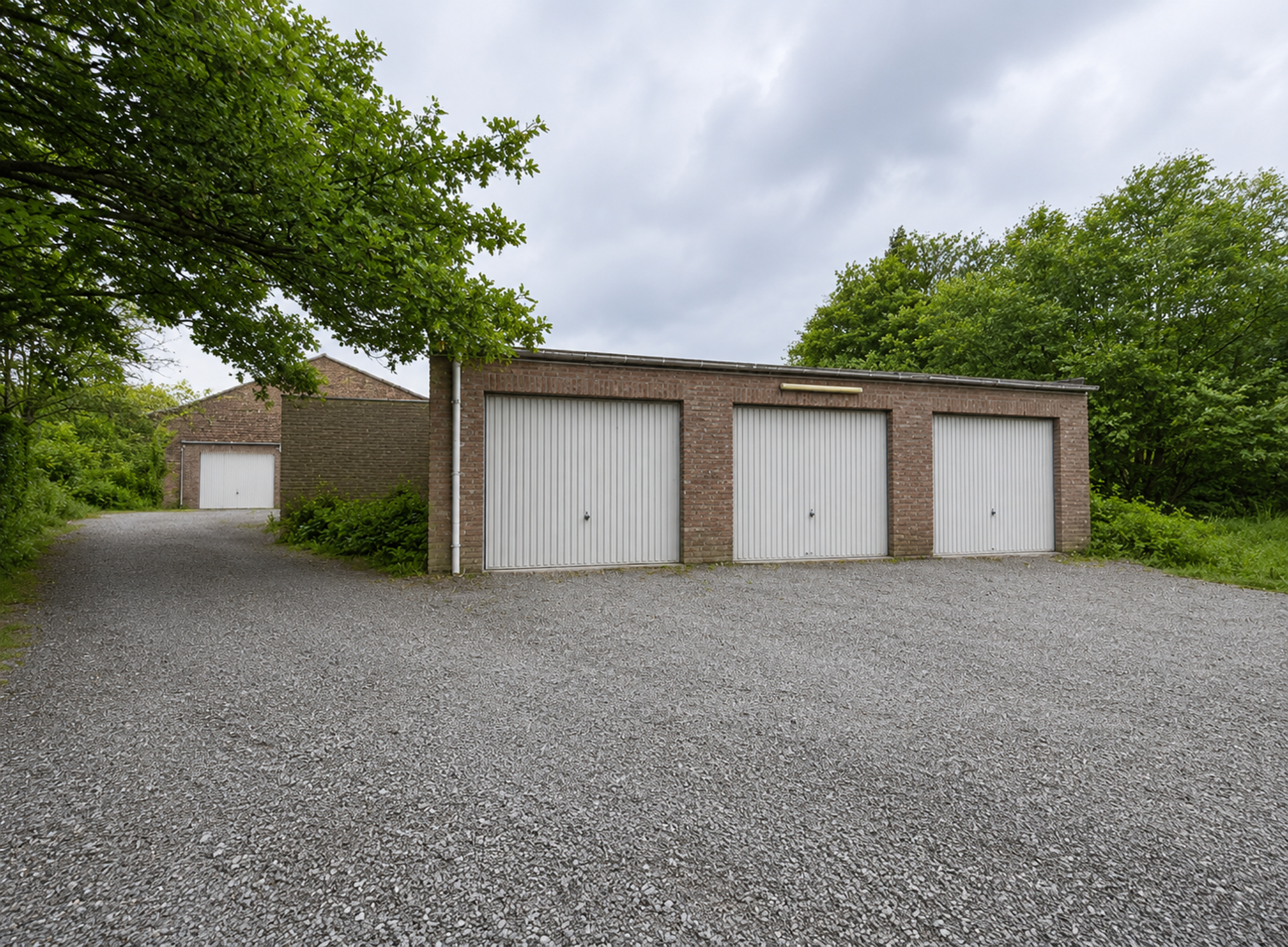 Picture 1 of 5 for Garage in Sint-Pieters-Leeuw