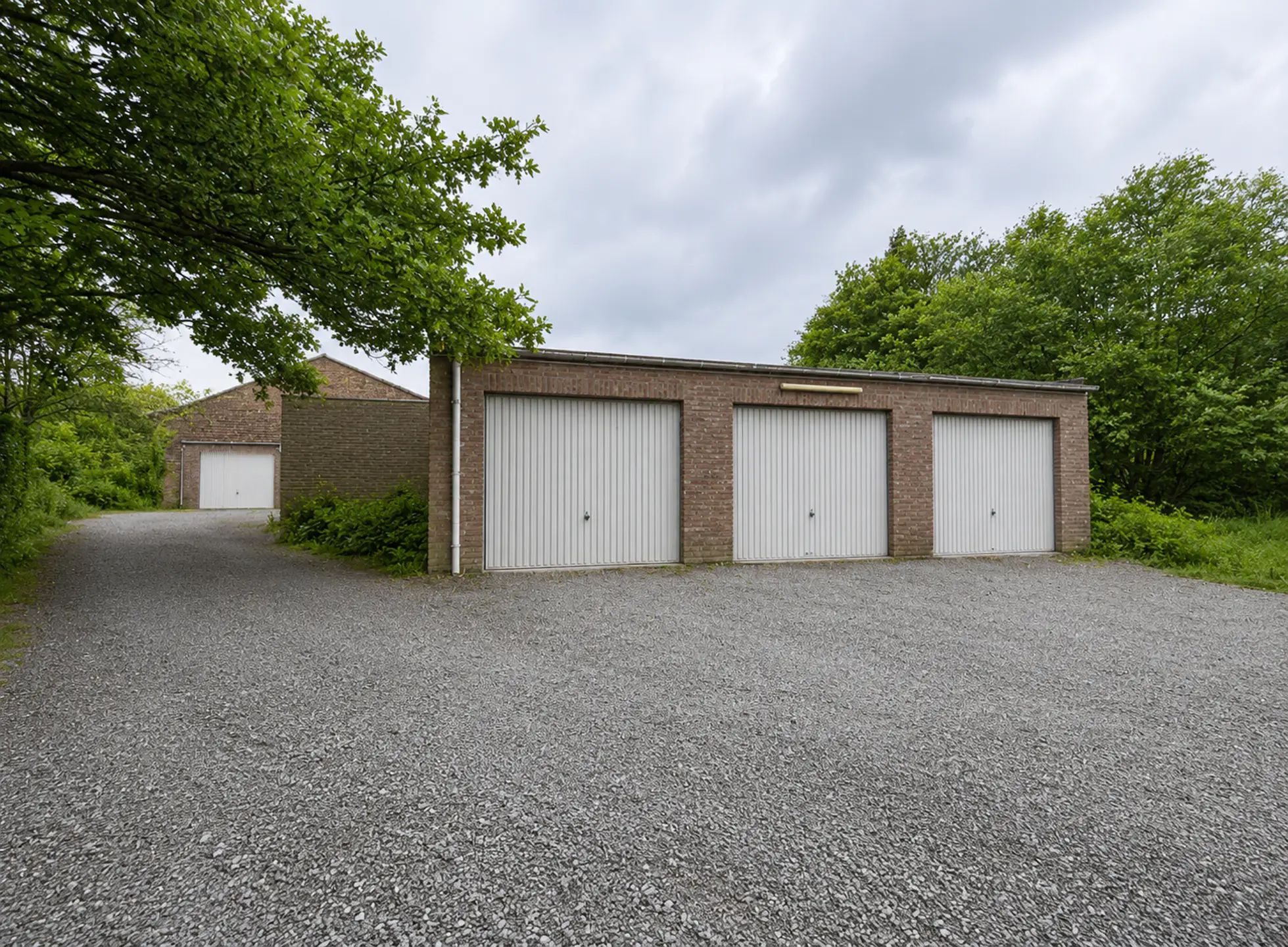 Picture 1 of 5 for Garage in Sint-Pieters-Leeuw