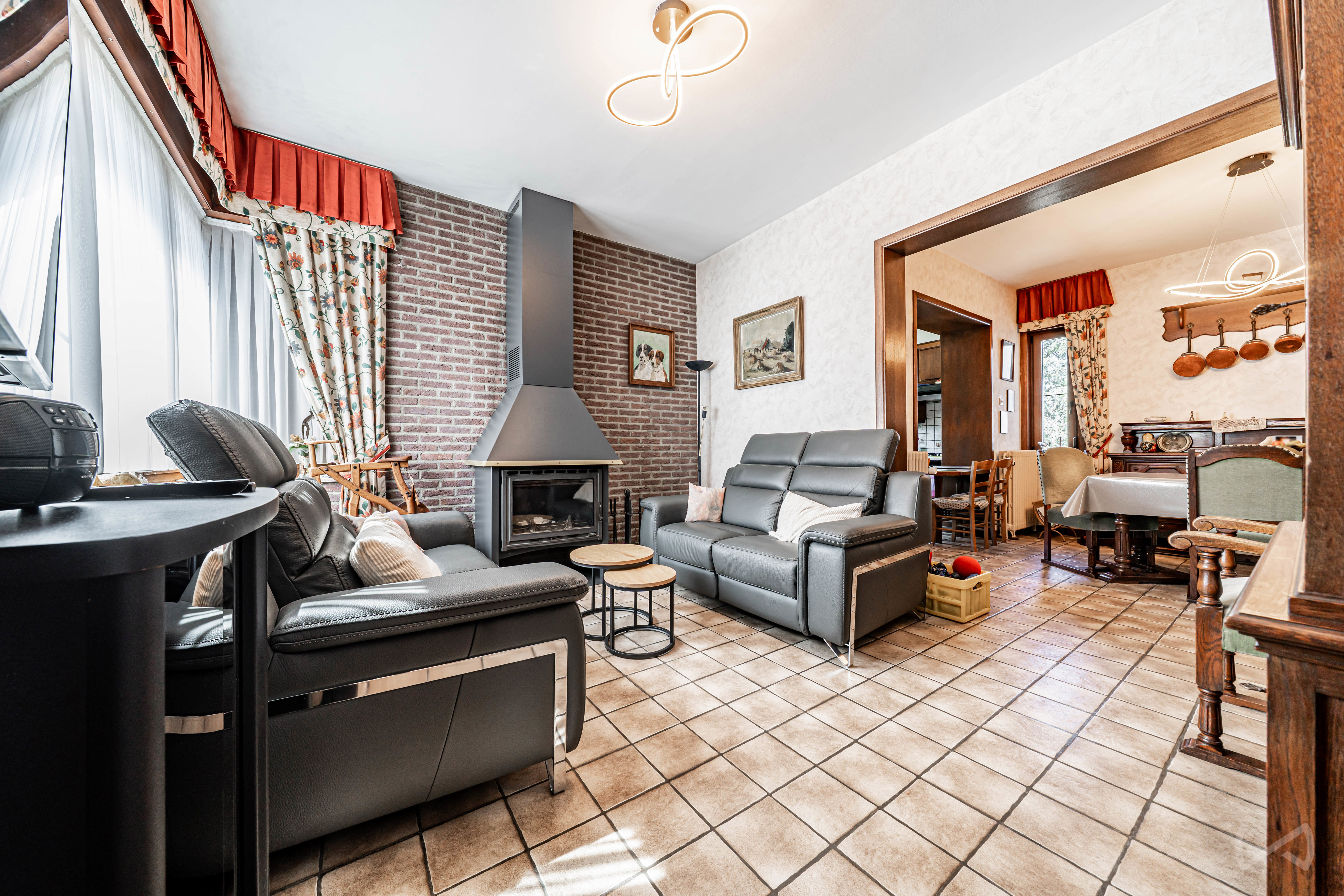 Photo 1 sur 4 pour Maison de cinq chambres à Montigny-le-Tilleul