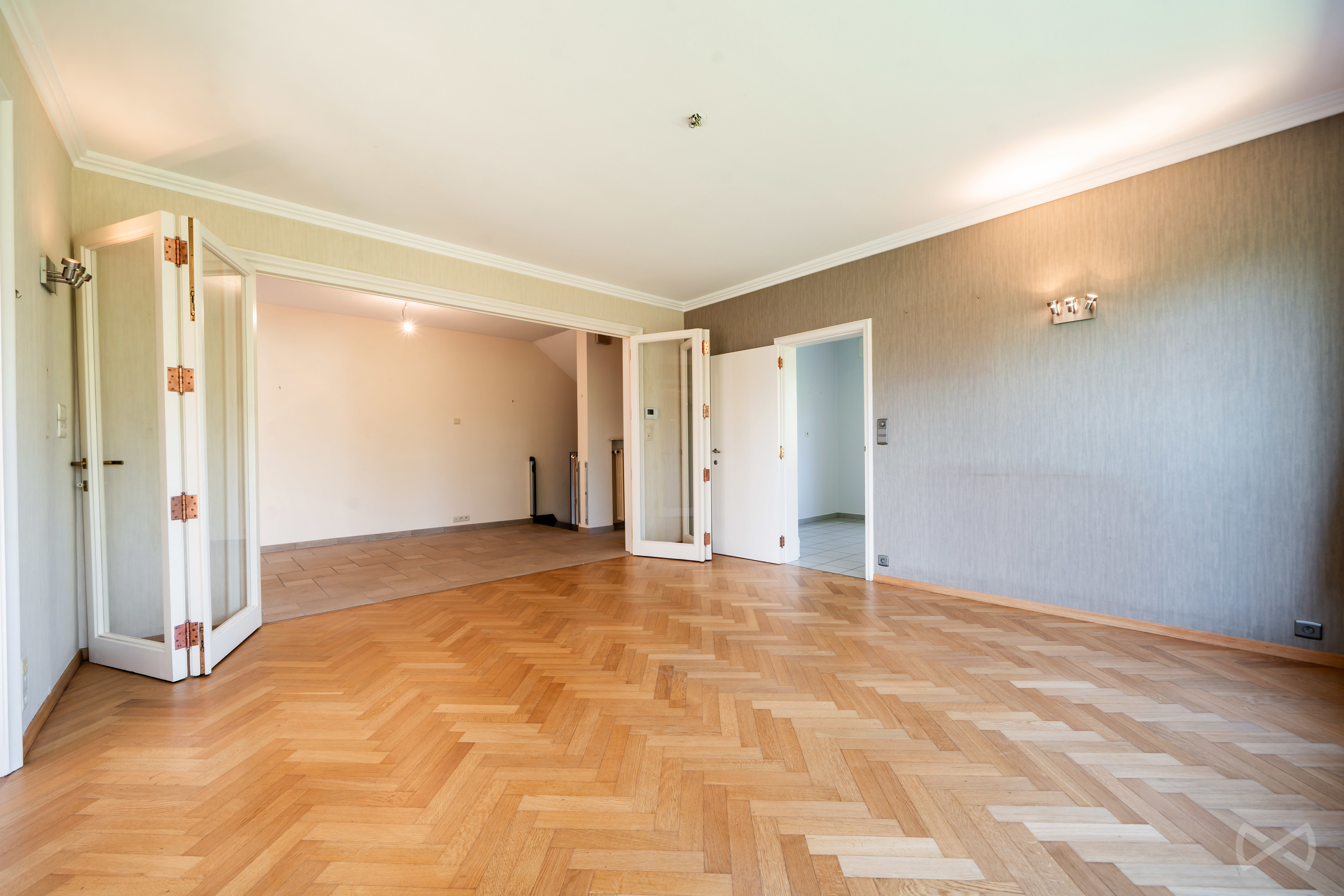 Foto 3 van 4 van Villa met zes slaapkamers in Baudour