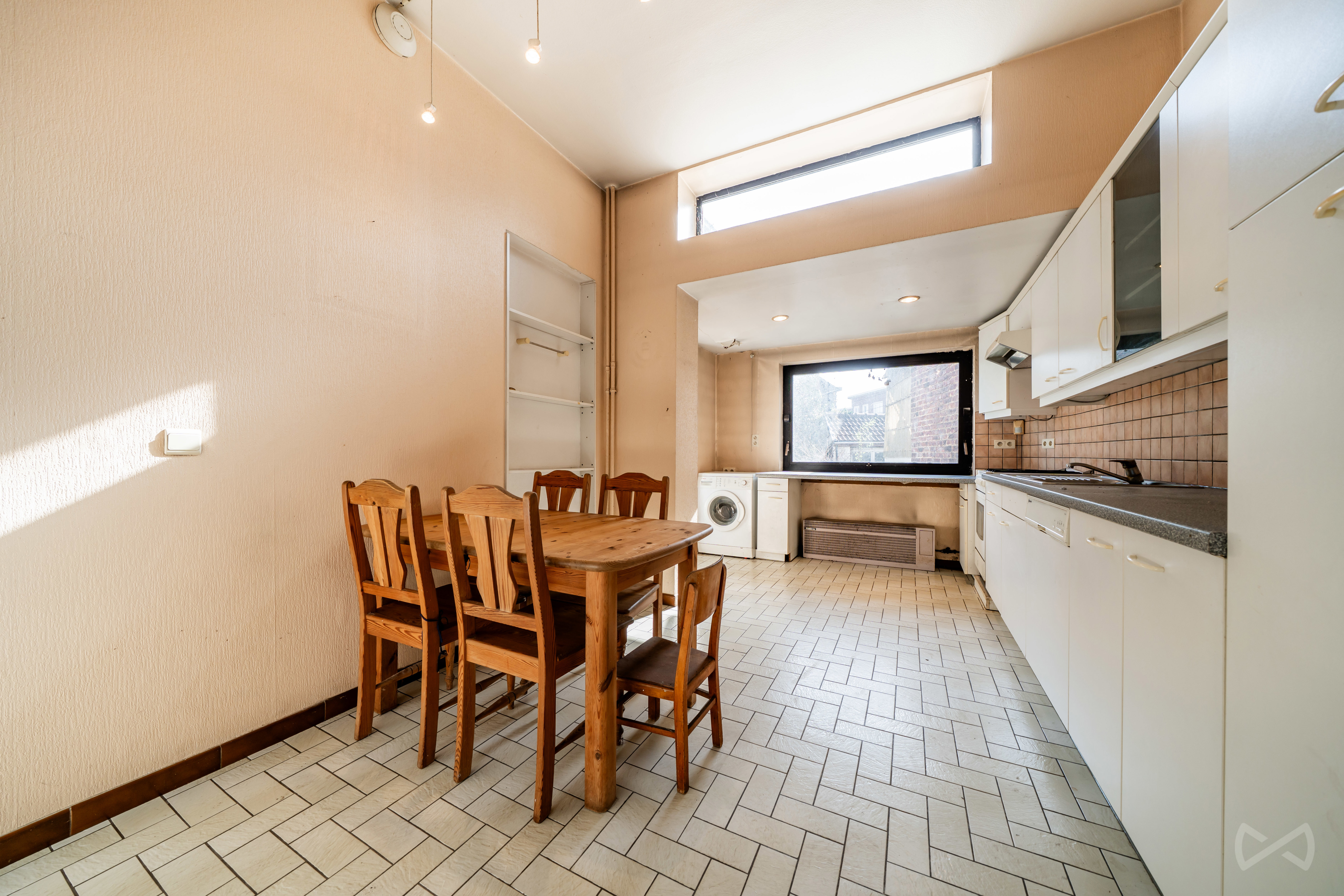 Picture 1 of 4 for Villa with six bedrooms in Marcinelle