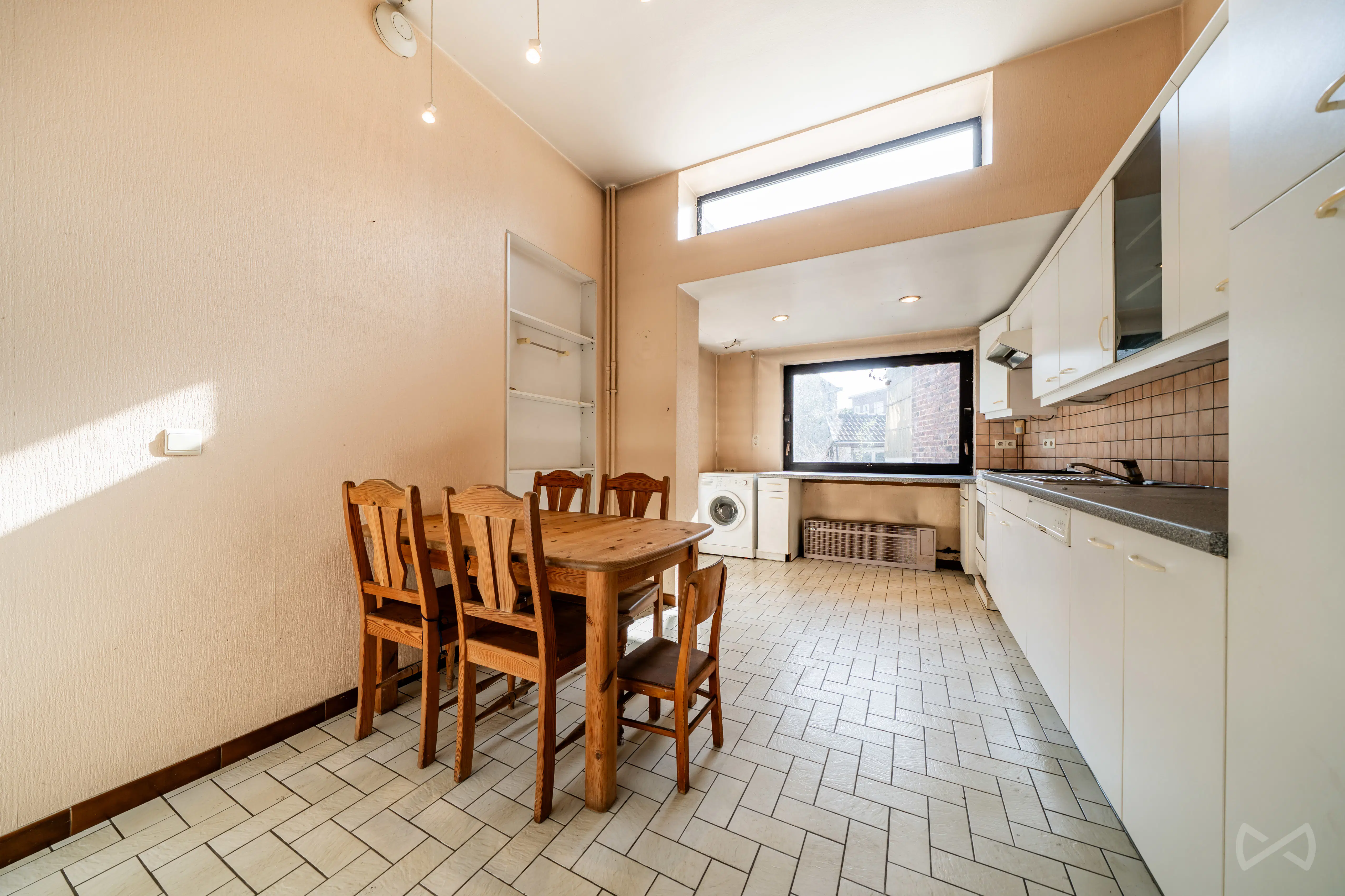 Picture 1 of 4 for Villa with six bedrooms in Marcinelle