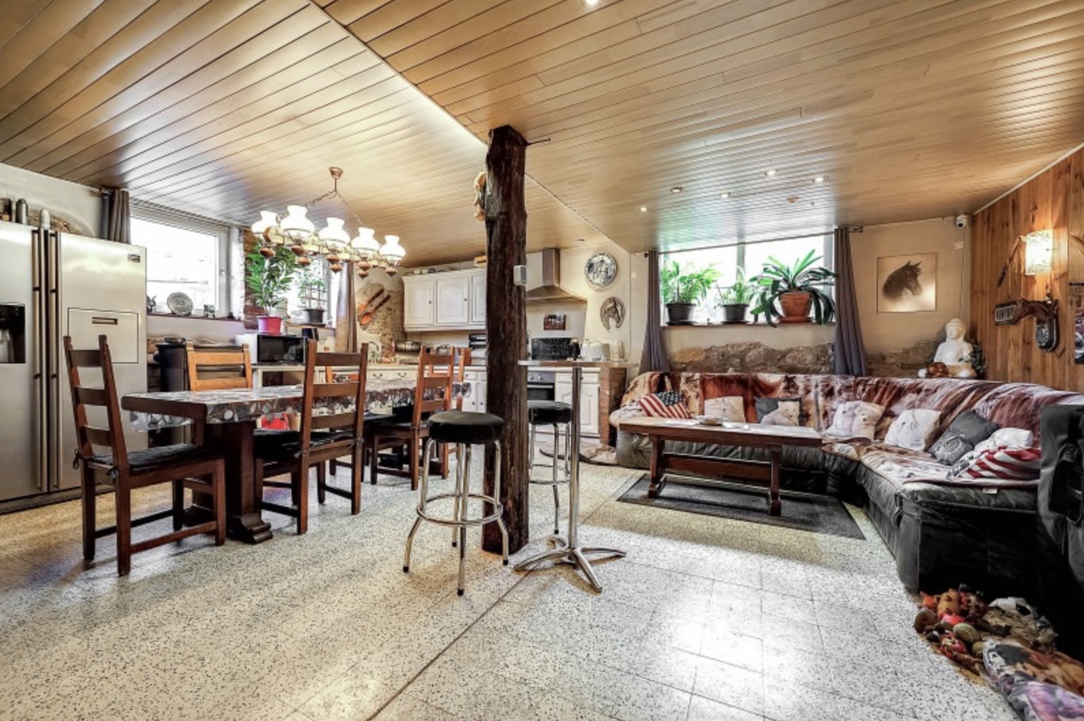 Foto 3 van 4 van Gebouw voor gemengd gebruik met vier slaapkamers in Xhoris