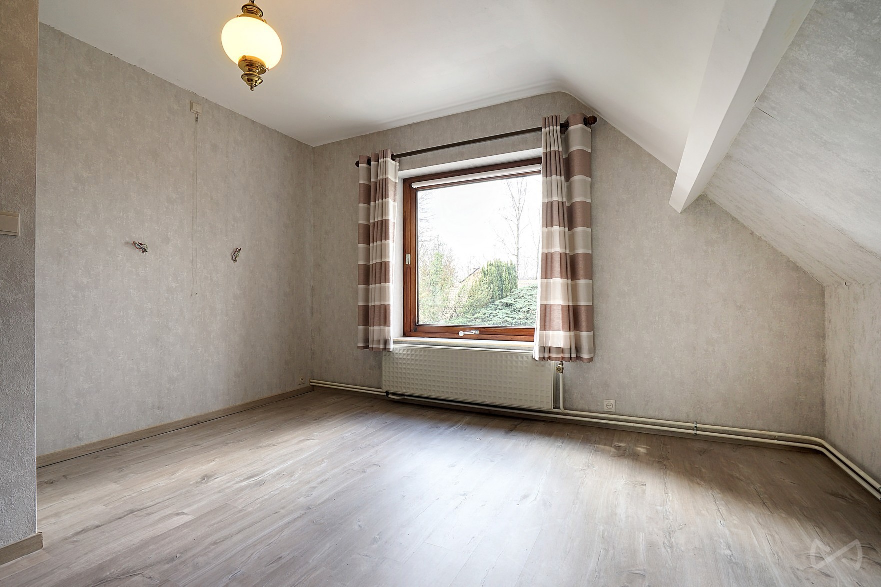 Foto 1 van 4 van Villa met vier slaapkamers in Marcinelle