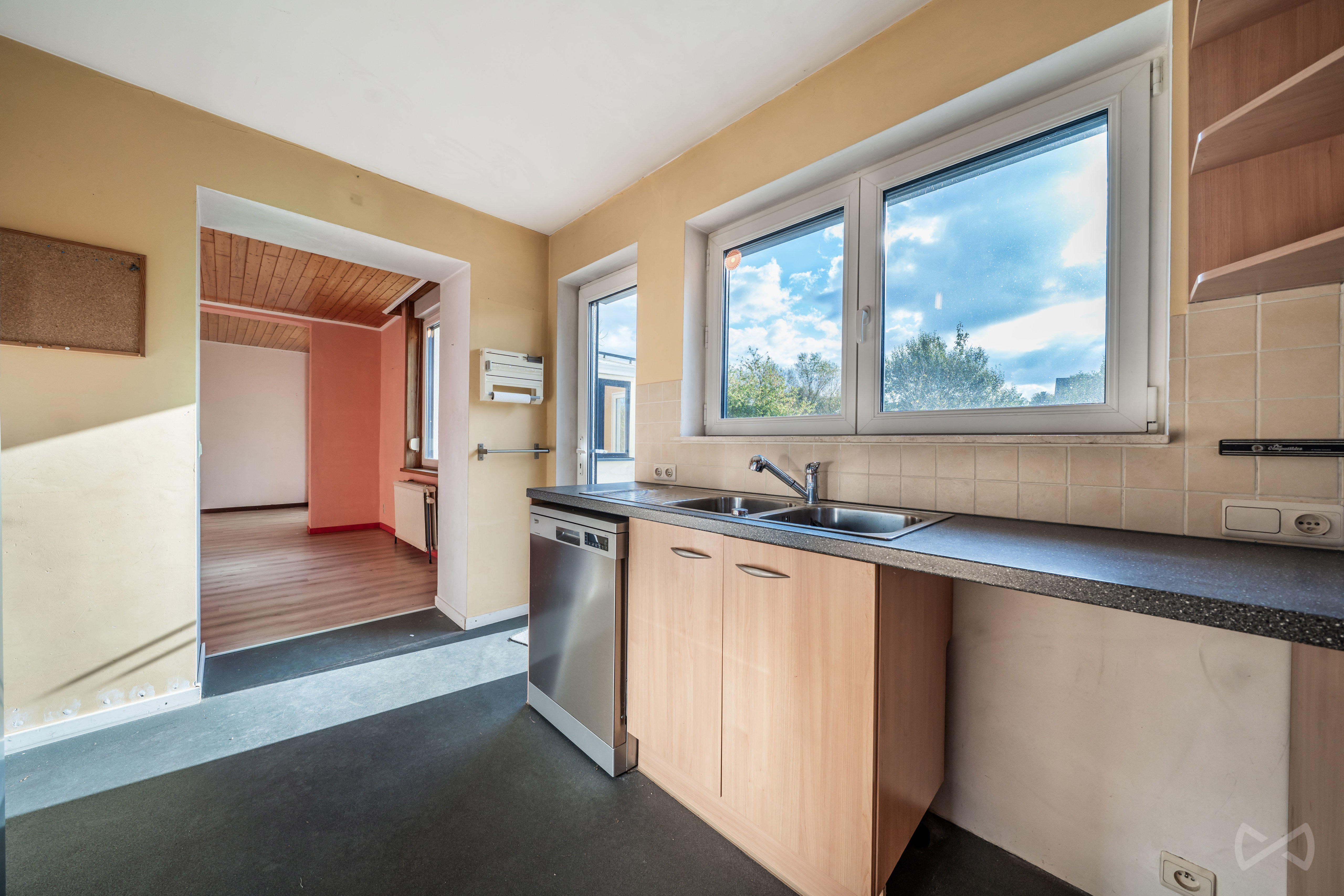 Picture 3 of 4 for House with five bedrooms in Court-saint-Étienne