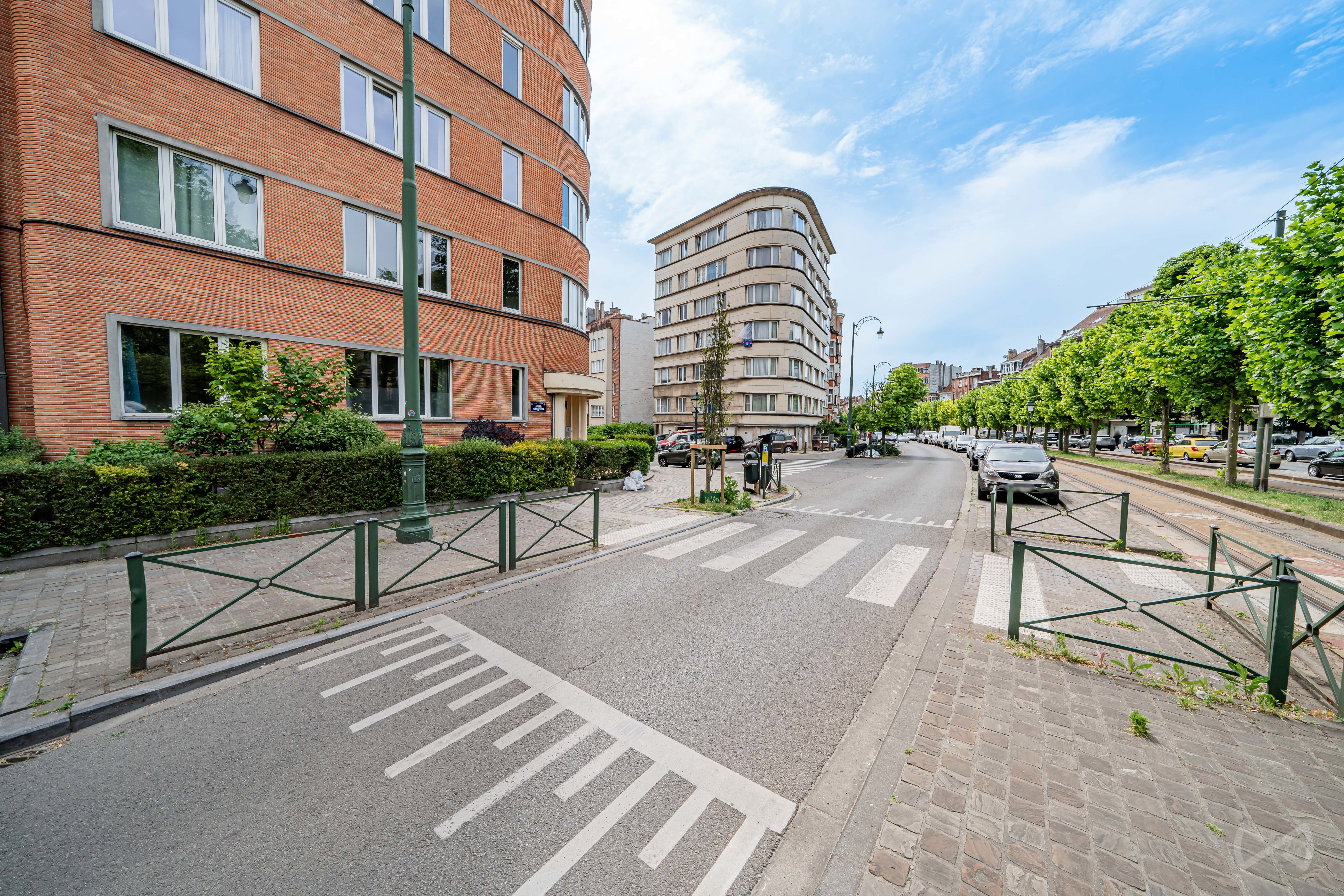 Foto 2 van 4 van Gelijkvloerse verdieping met één slaapkamer in Molenbeek-saint-jean