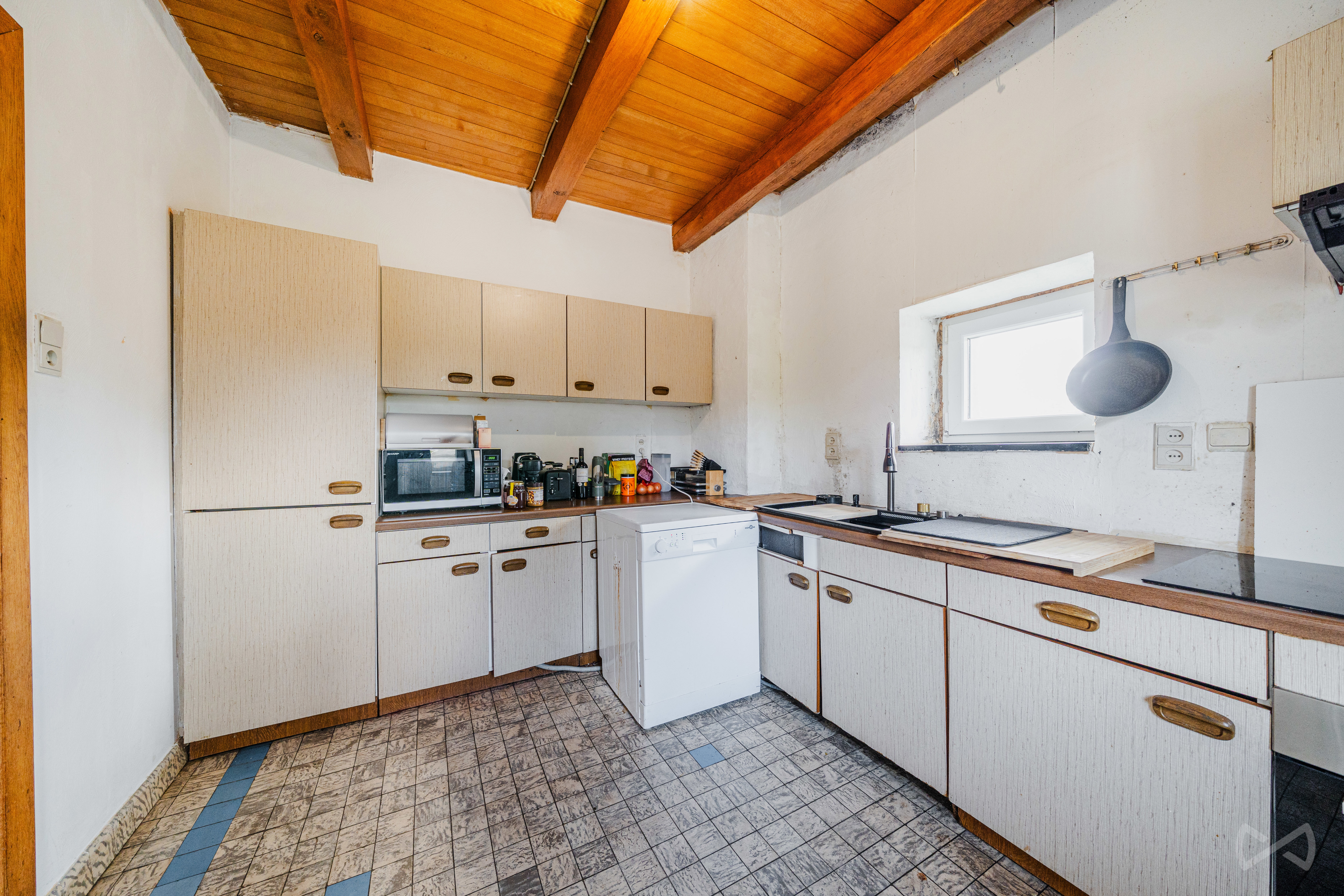 Photo 4 sur 4 pour Immeuble à appartements de cinq chambres à Juseret