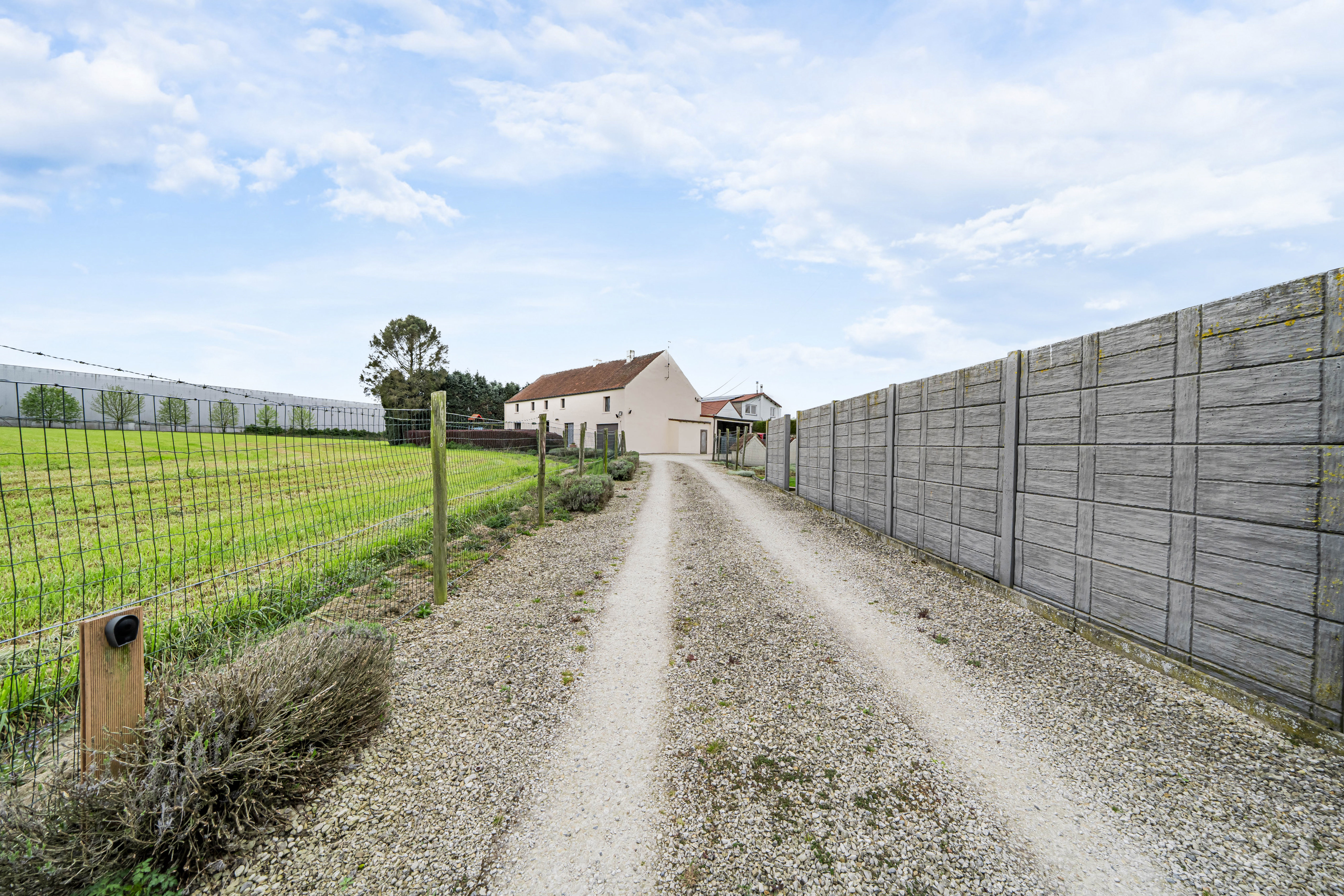 Picture 1 of 4 for Villa with five bedrooms in La Louvière Houdeng-Goegnies