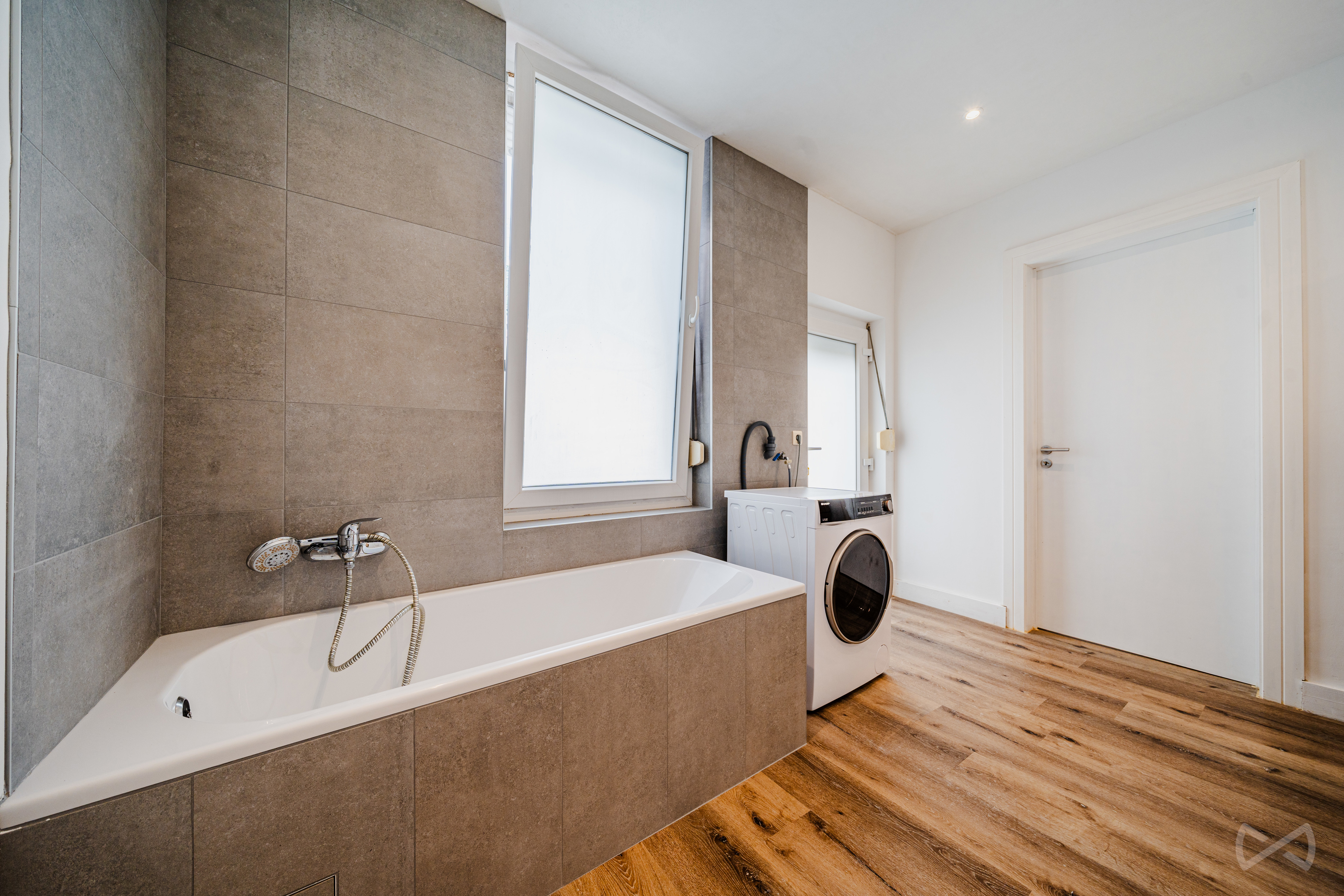 Photo 1 sur 4 pour Immeuble mixte de quatre chambres à Esneux