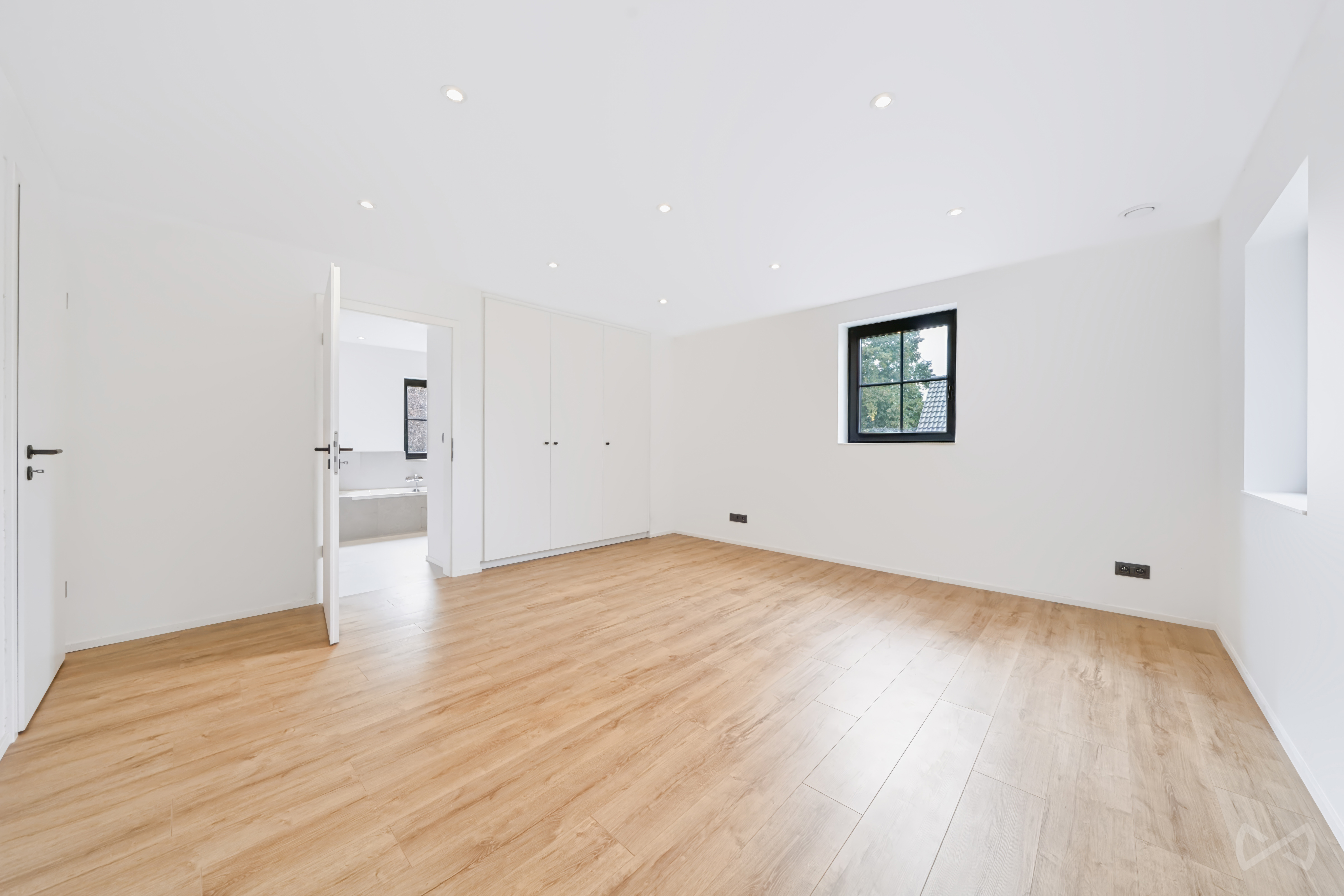 Picture 1 of 4 for Villa with five bedrooms in Grez-doiceau