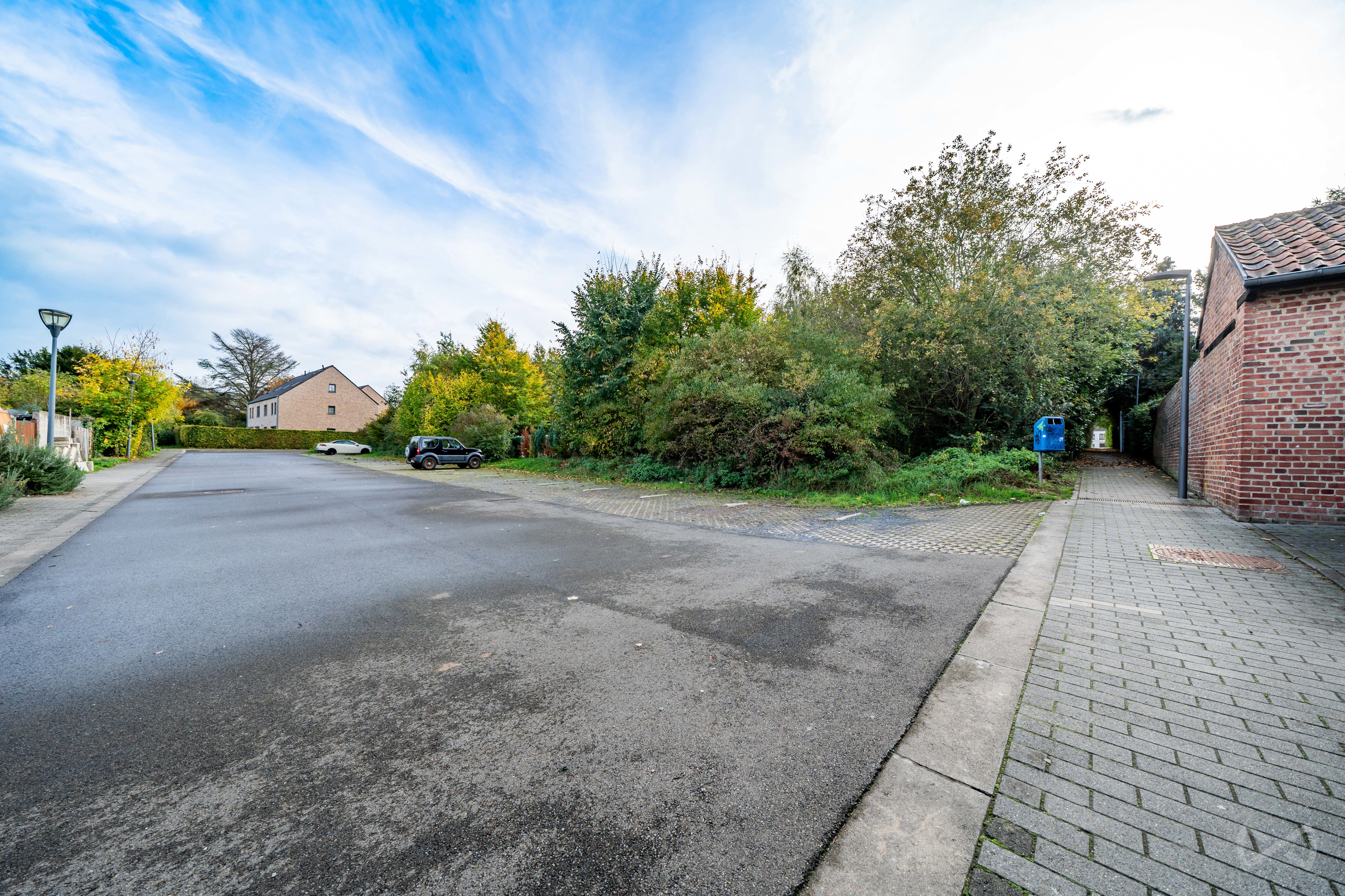 Picture 3 of 3 for Outdoor parking in Jodoigne