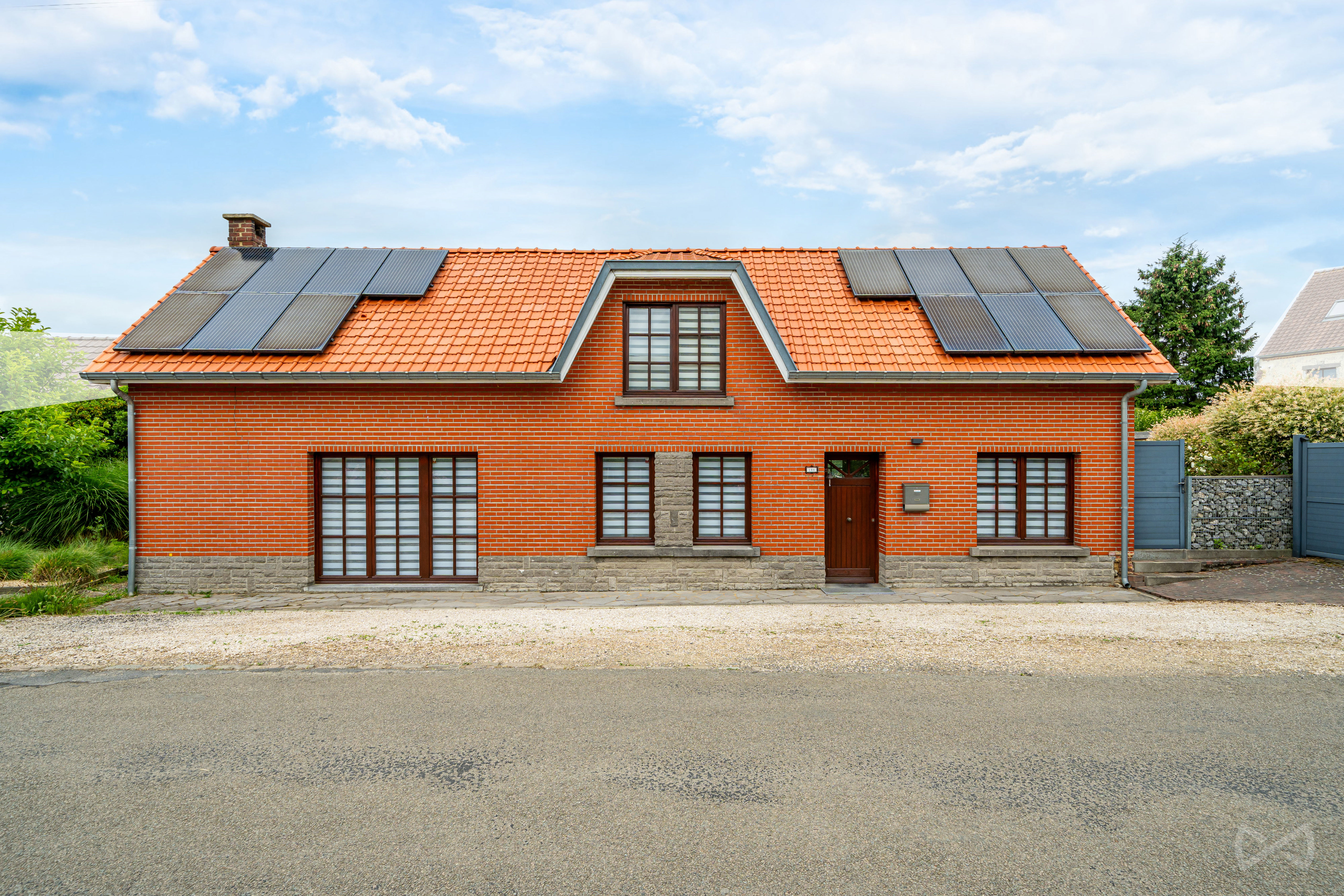 Foto 2 van 3 van Huis met vier slaapkamers in Braine-le-comte