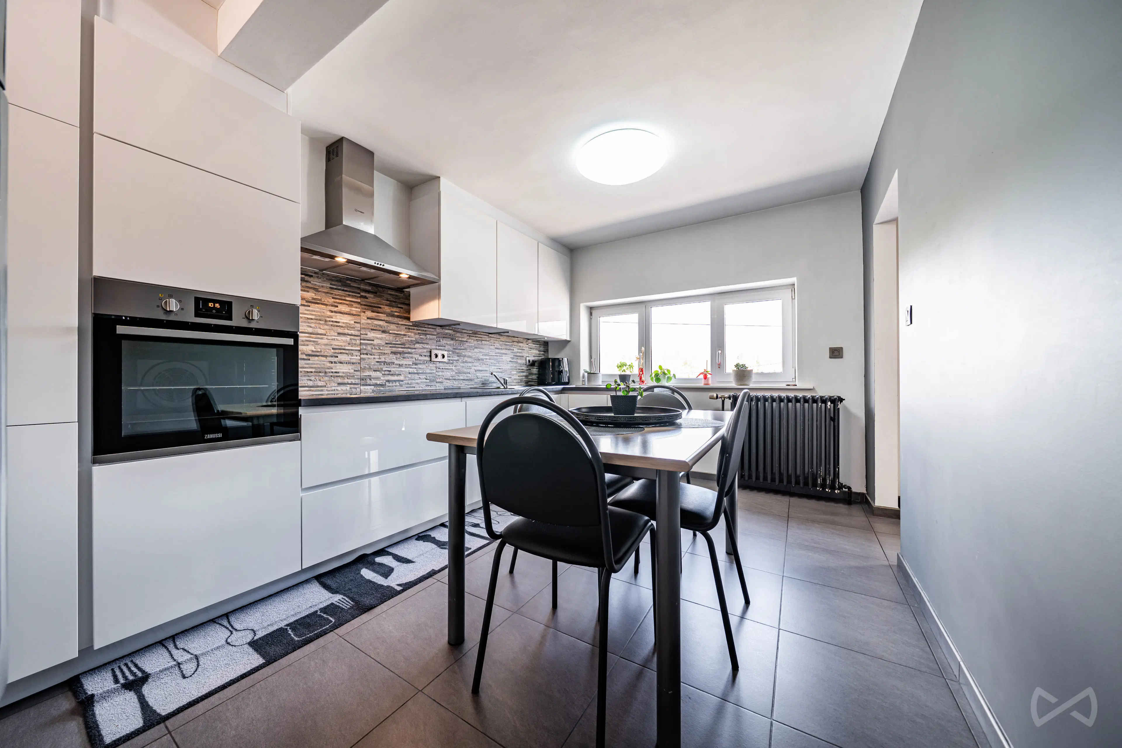 Photo 2 sur 4 pour Immeuble mixte de cinq chambres à Tertre