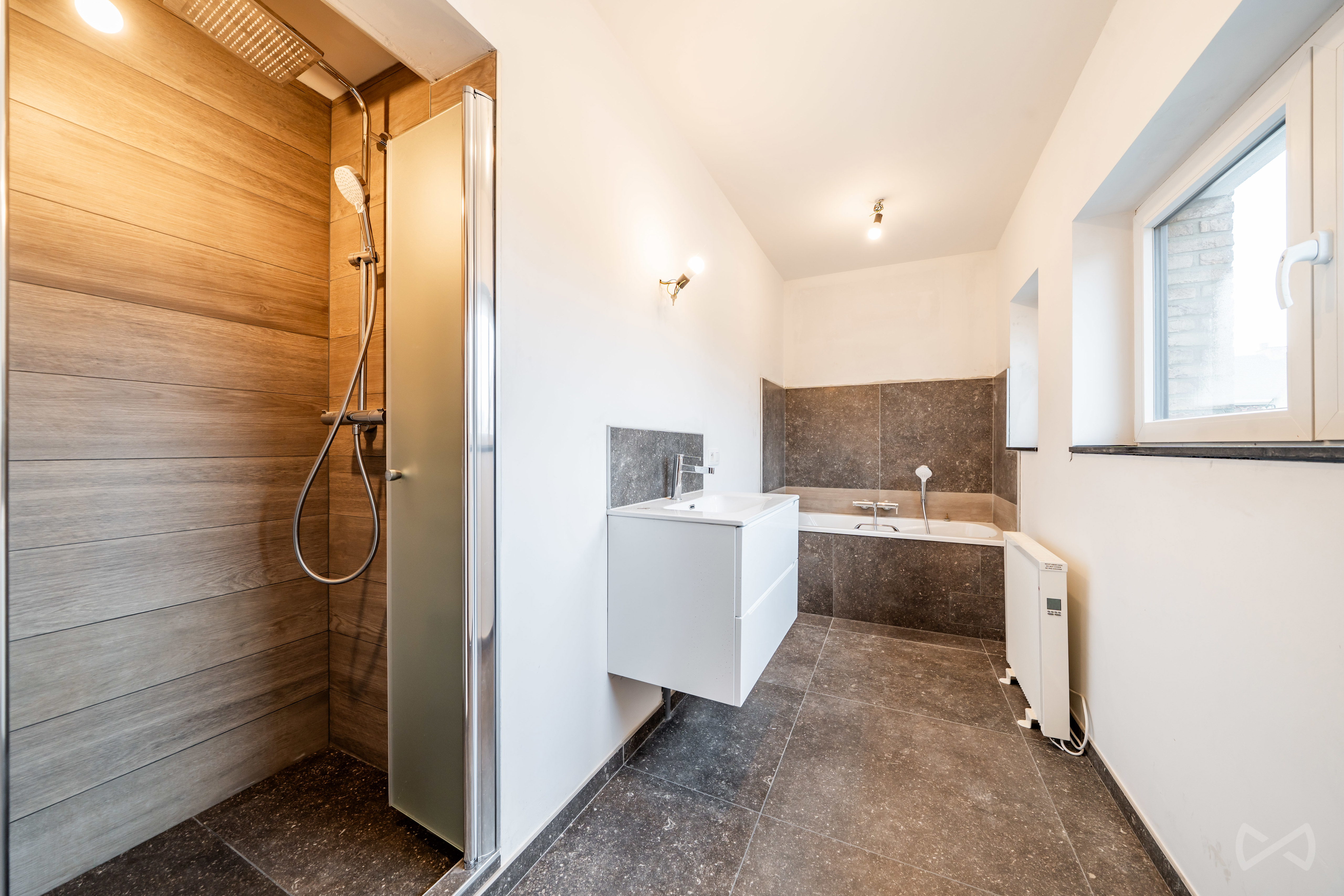 Photo 4 sur 4 pour Immeuble mixte de cinq chambres à Orp-jauche