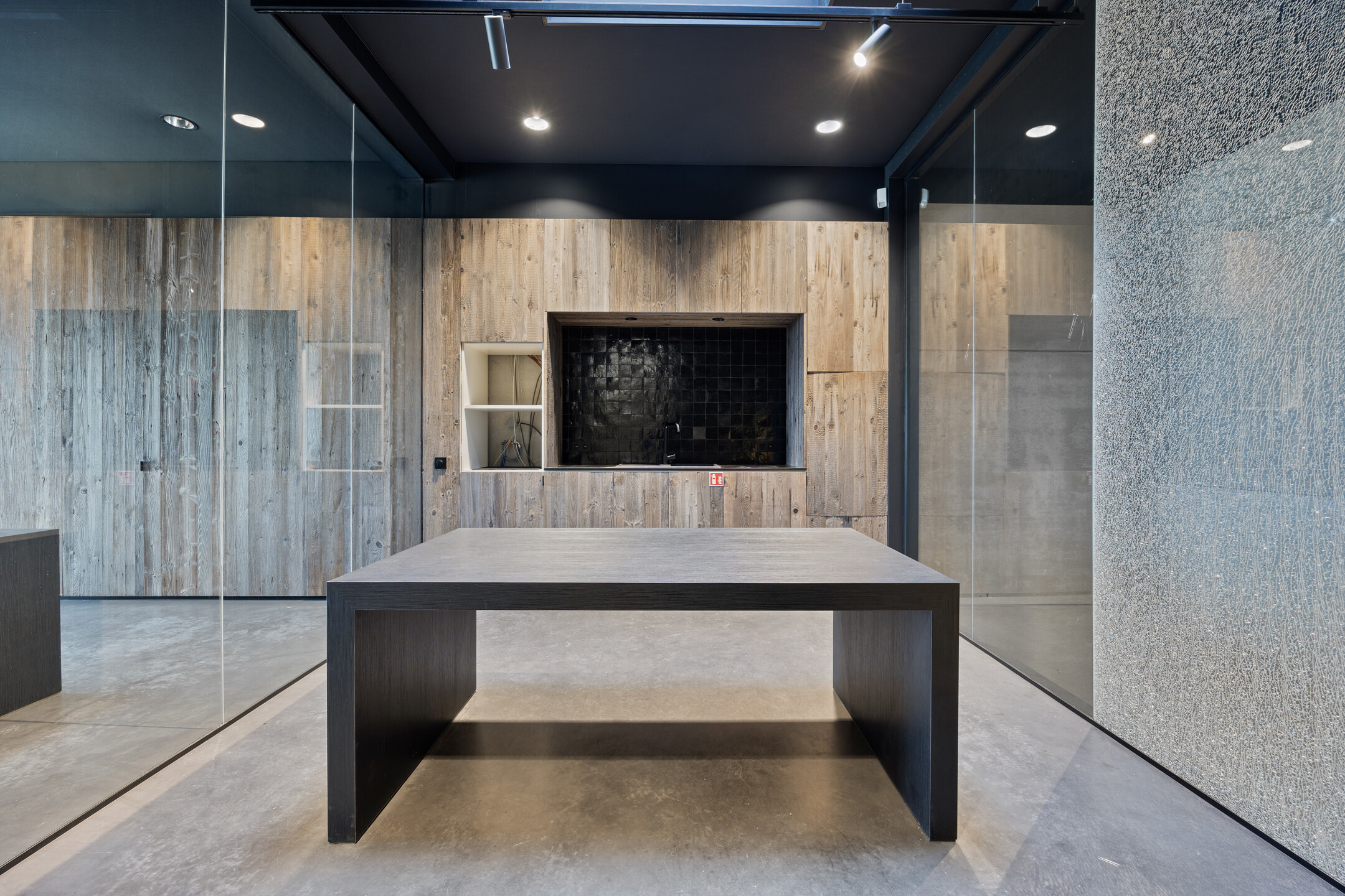 Foto 3 van 4 van Kantoor en magazijn in Moorslede