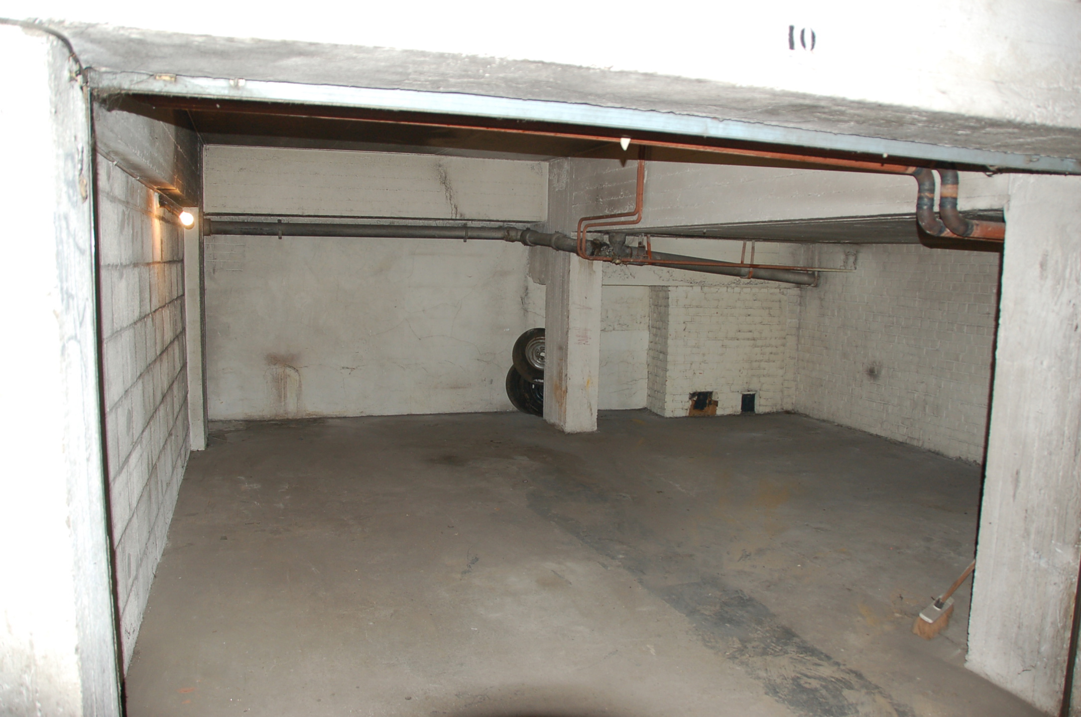 Picture 1 of 5 for Garage in Liège