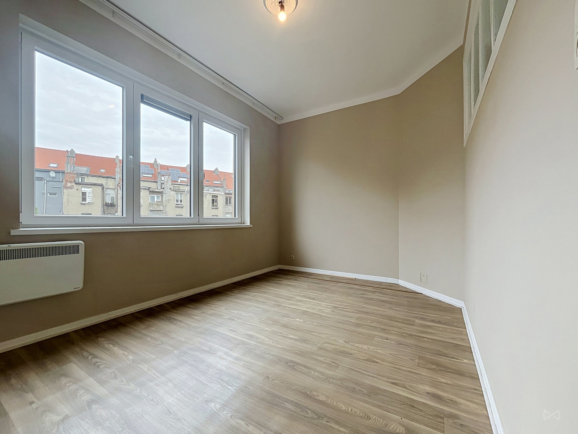Foto 3 van 3 van Appartement met twee slaapkamers in Molenbeek-Saint-Jean