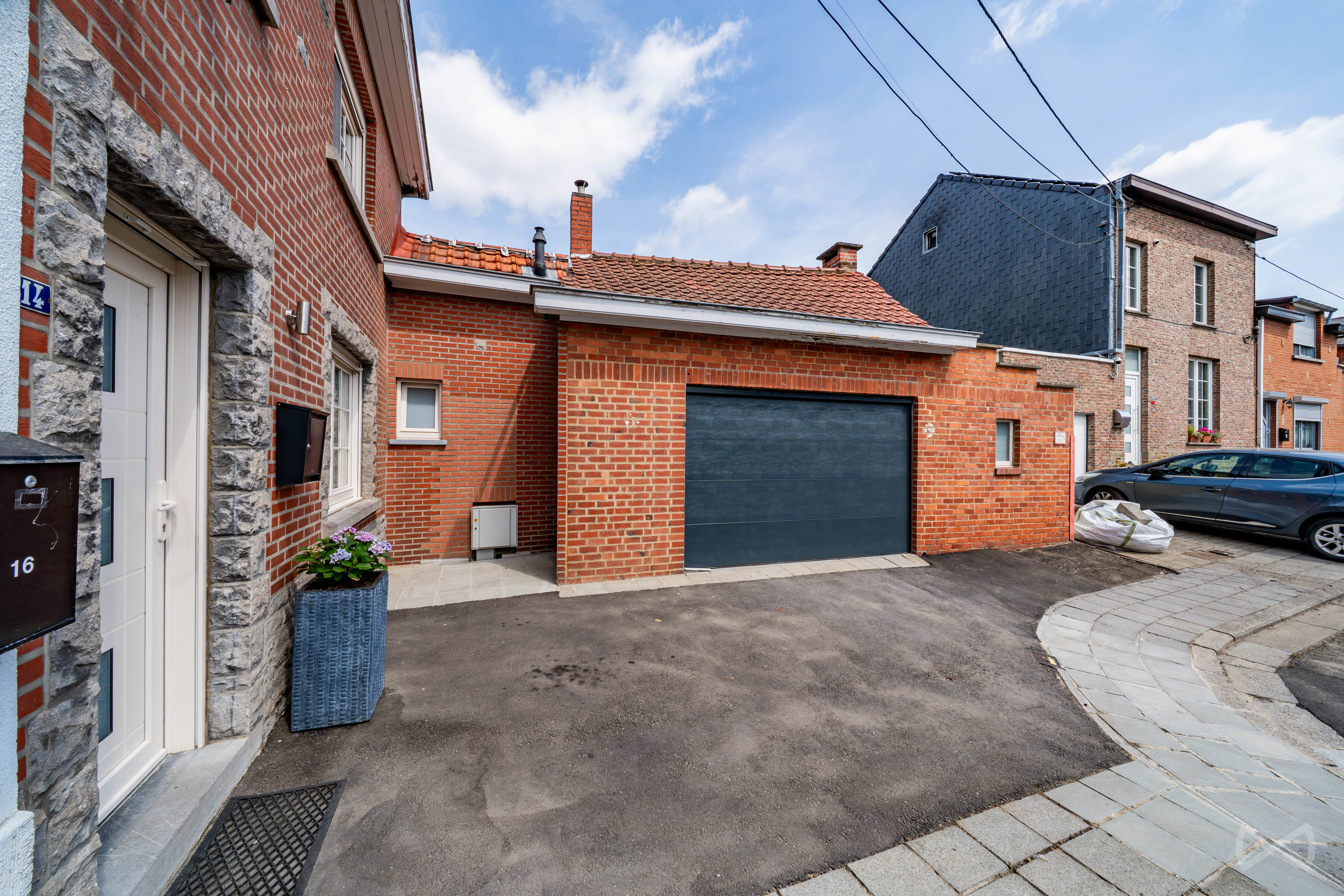 Photo 3 sur 4 pour Maison de deux chambres à Roux