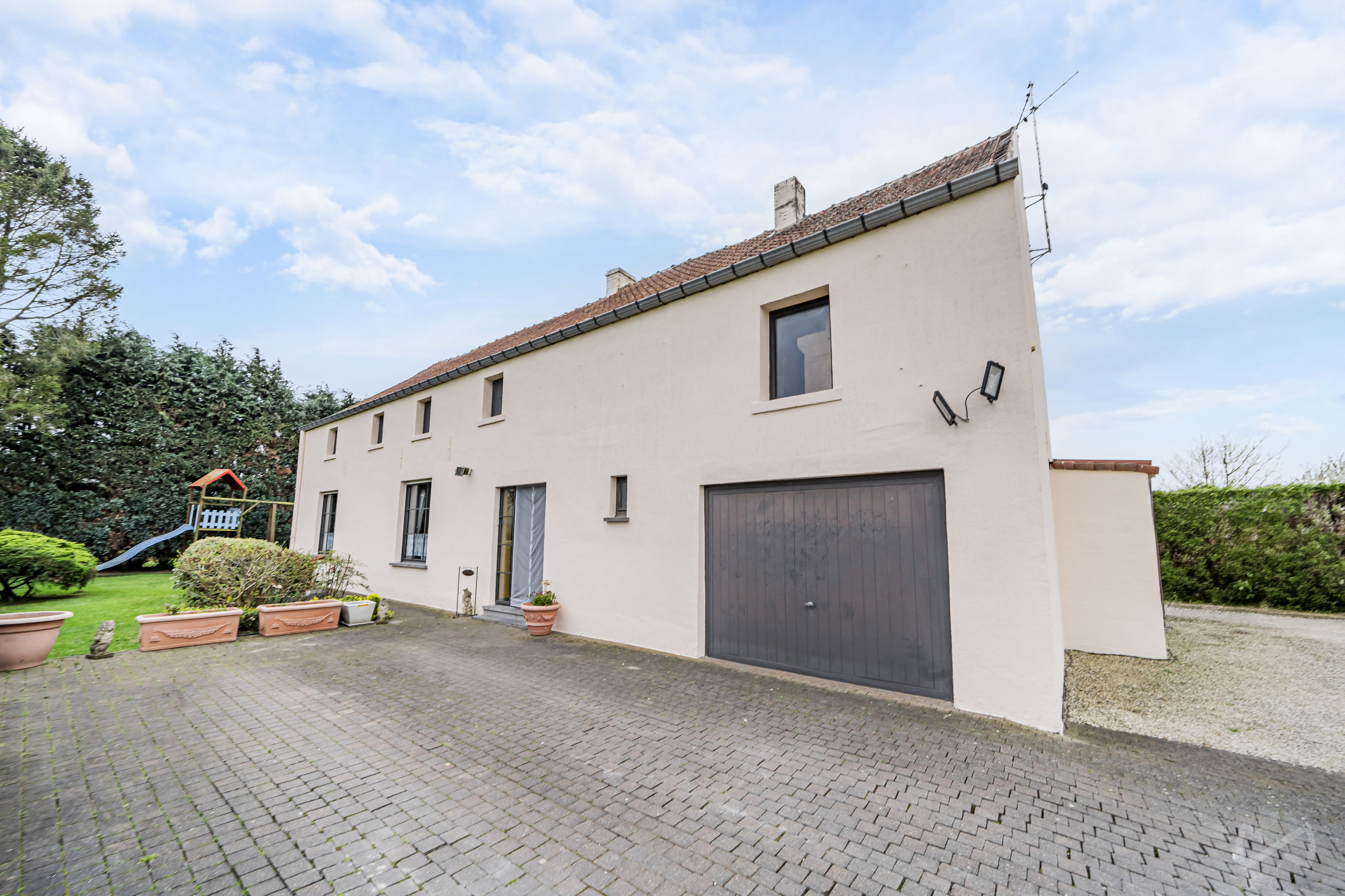 Picture 2 of 3 for Villa with five bedrooms in La Louvière Houdeng-Goegnies
