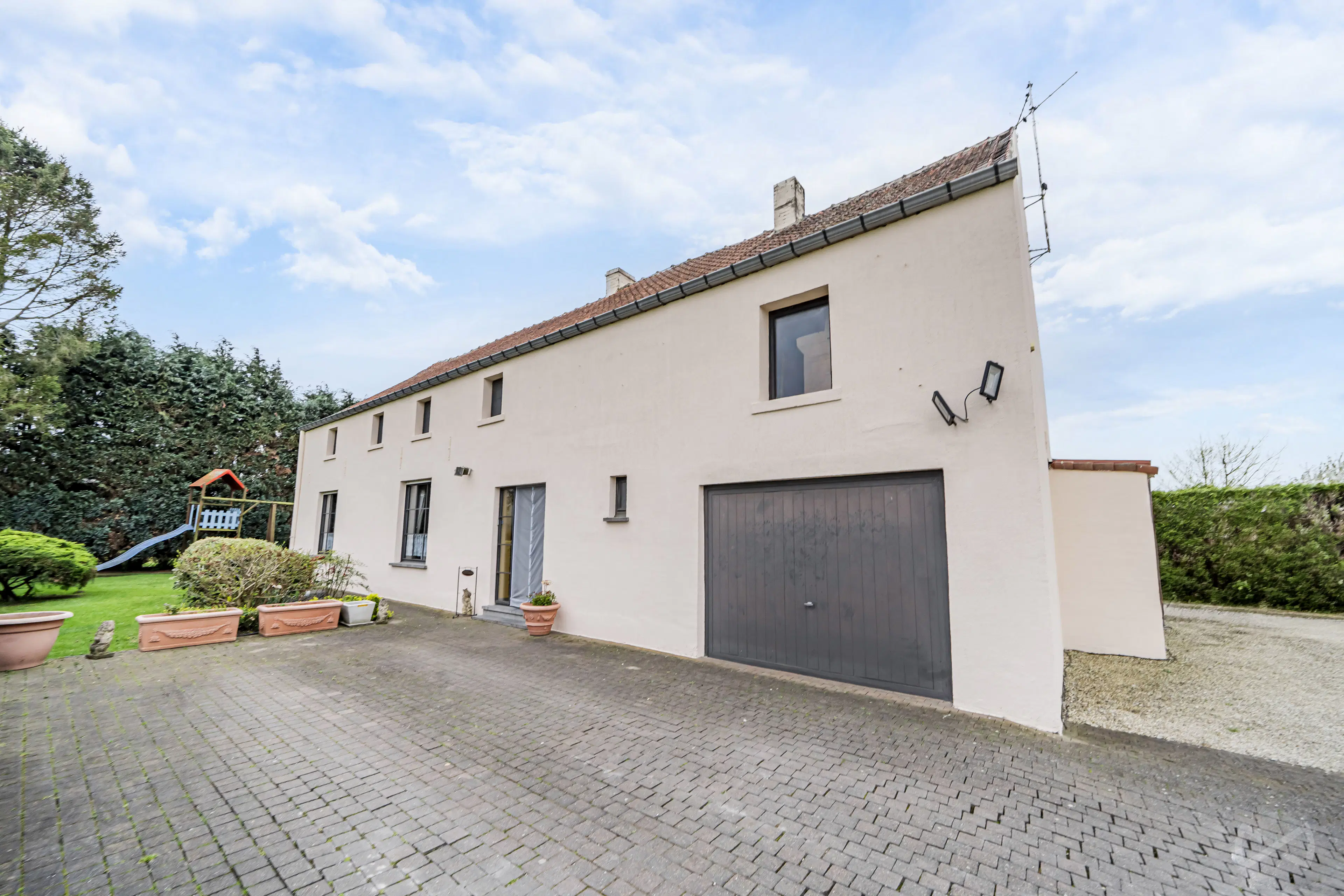 Picture 2 of 3 for Villa with five bedrooms in La Louvière Houdeng-Goegnies