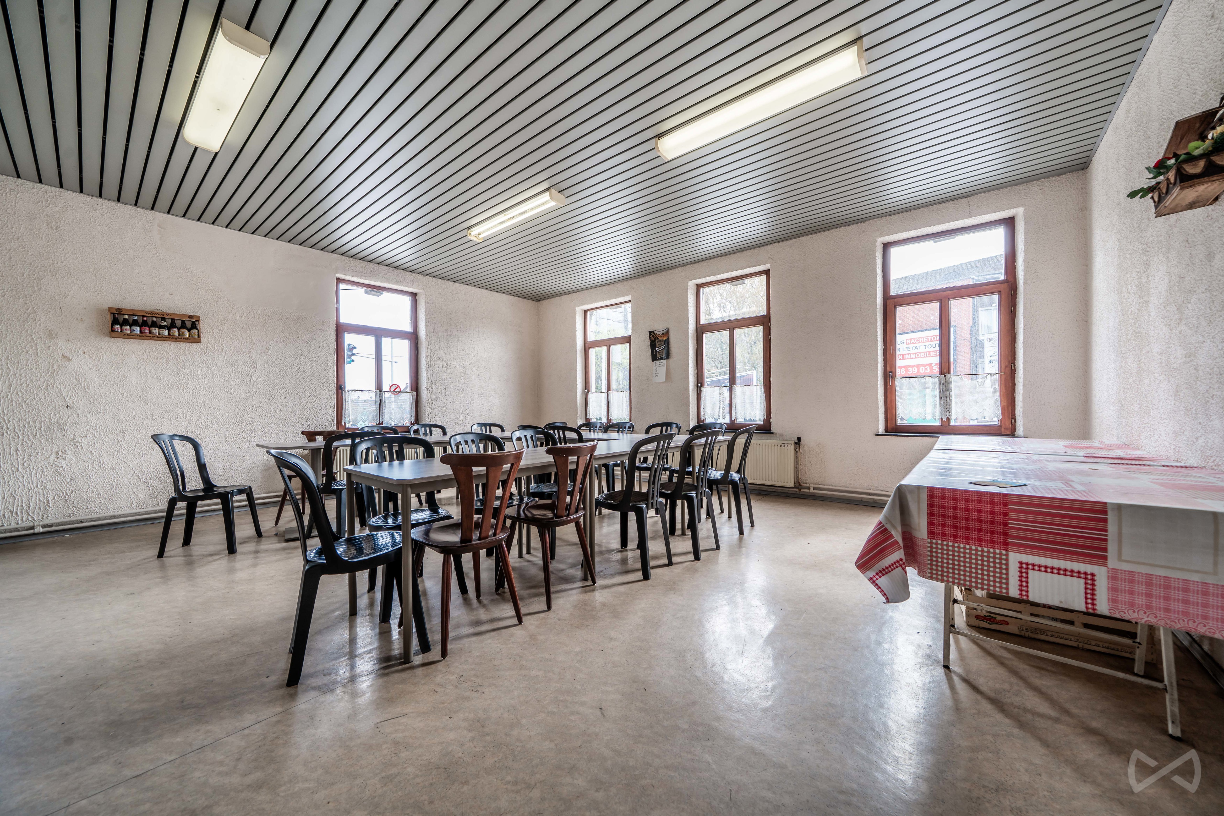 Photo 4 sur 4 pour Immeuble mixte de deux chambres à Marchienne-au-Pont