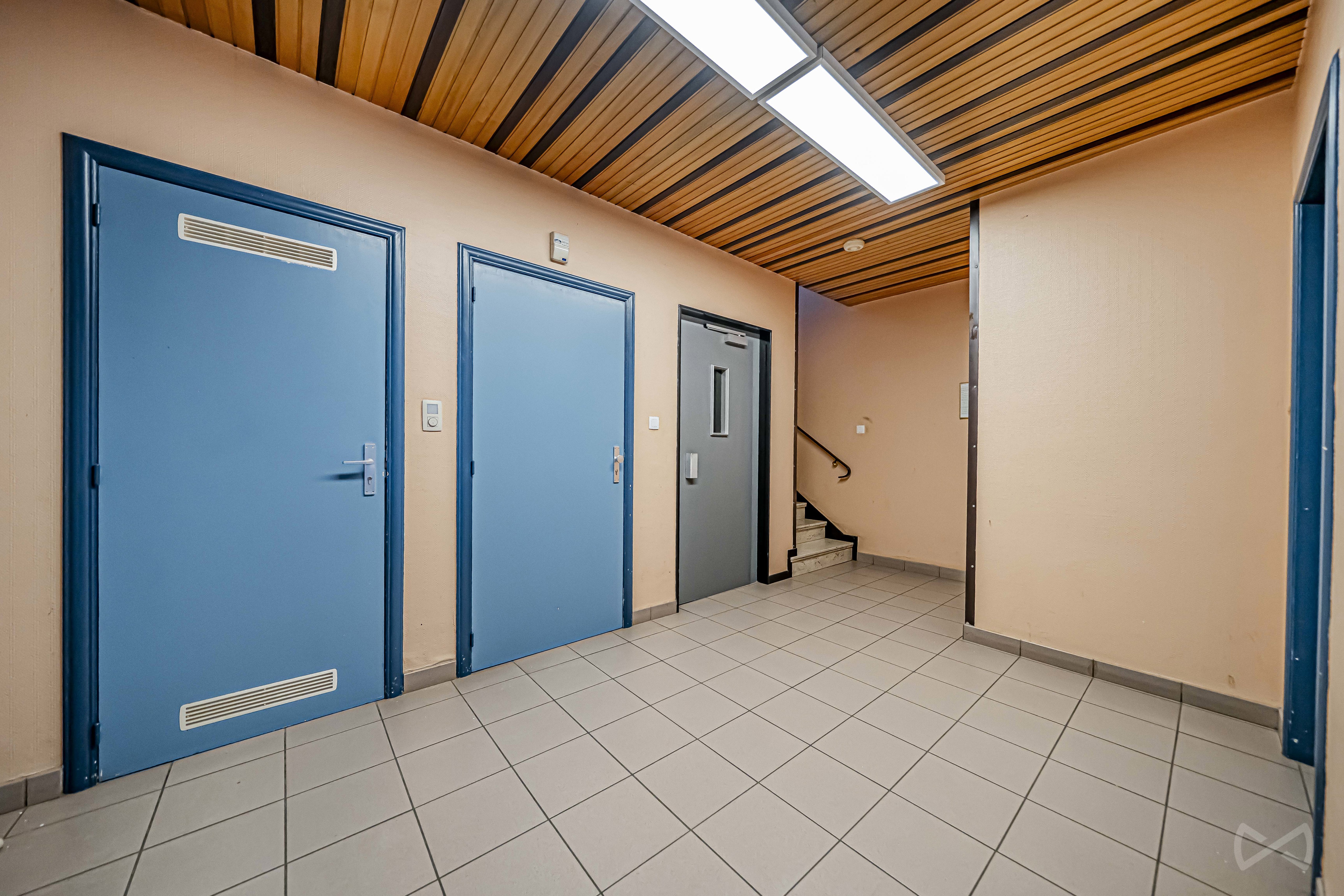 Picture 4 of 4 for Multi-purpose building in Mons