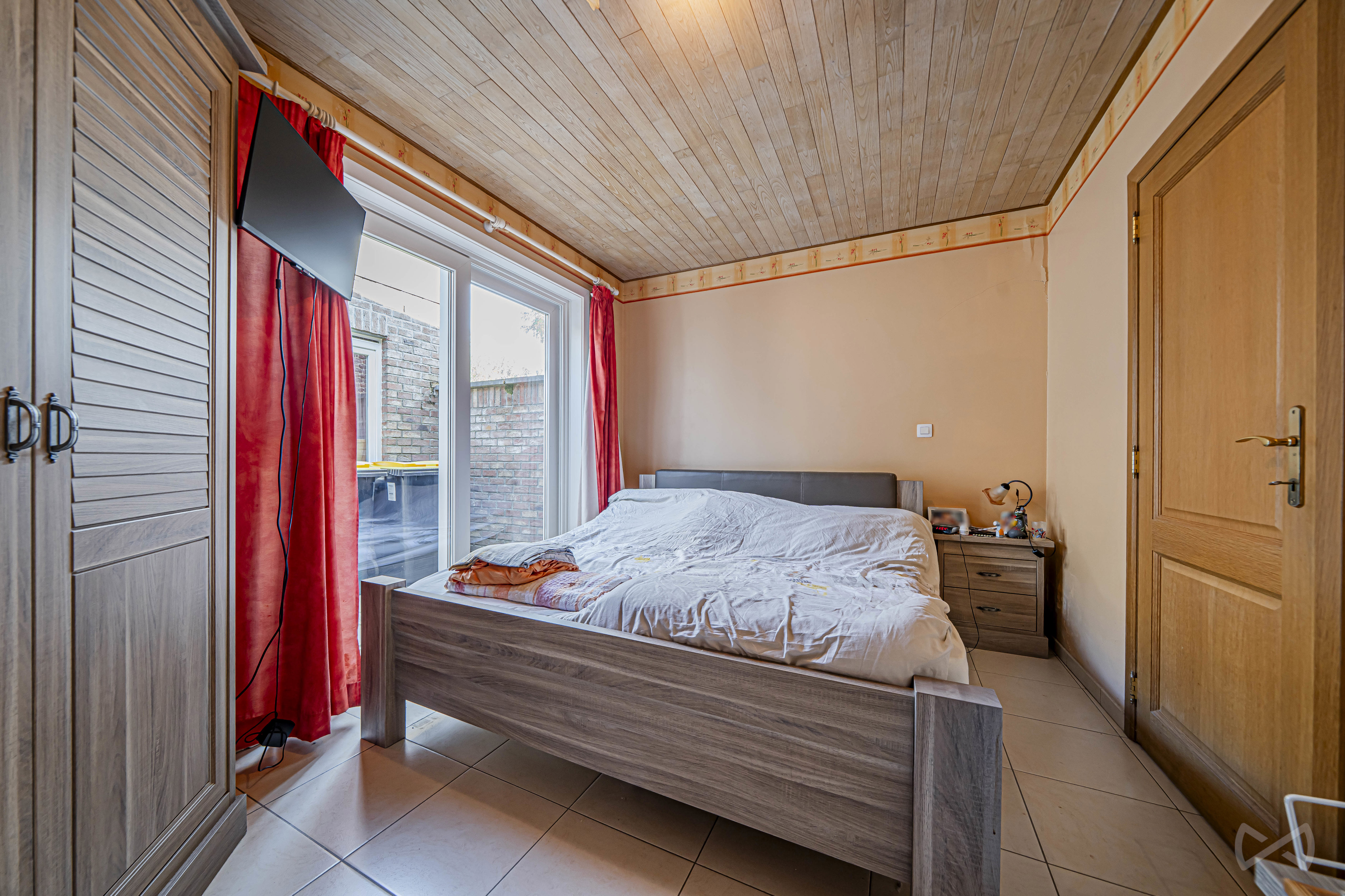 Picture 3 of 4 for Multi-purpose building with four bedrooms in Naast