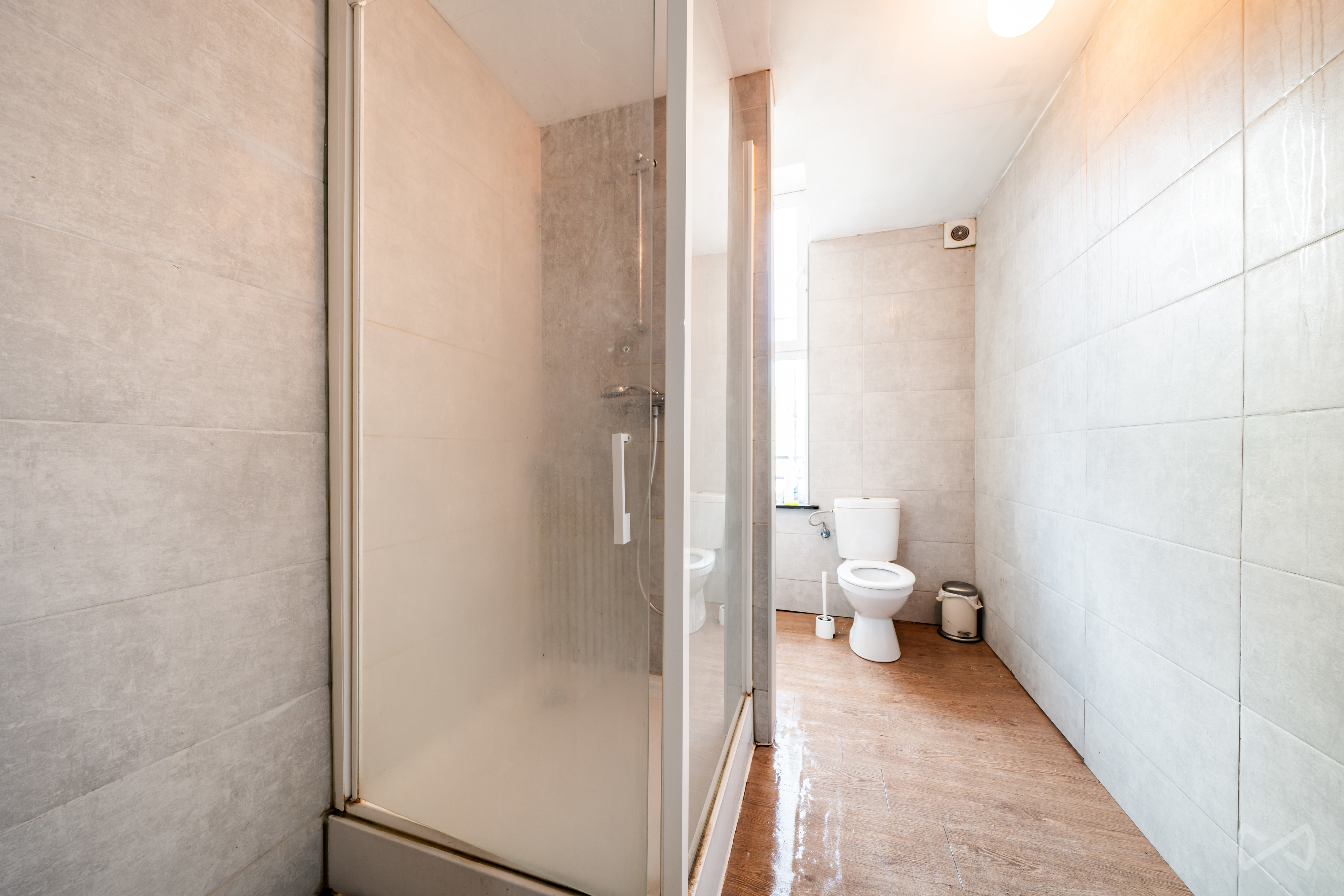 Photo 2 sur 4 pour Immeuble mixte de neuf chambres à Montignies-Sur-Sambre