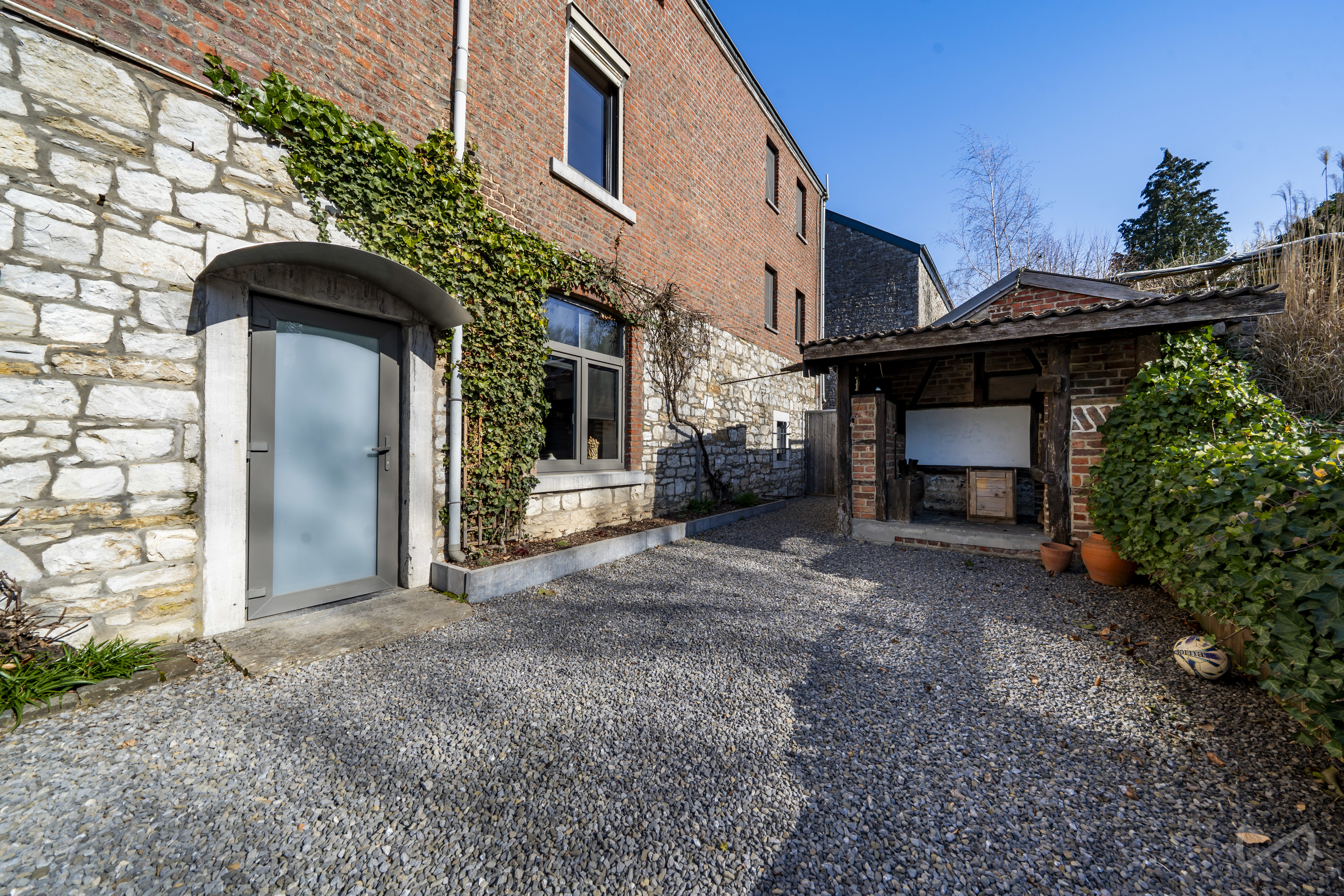 Foto 1 van 4 van Charmante woning met vijf slaapkamers in Xhoris