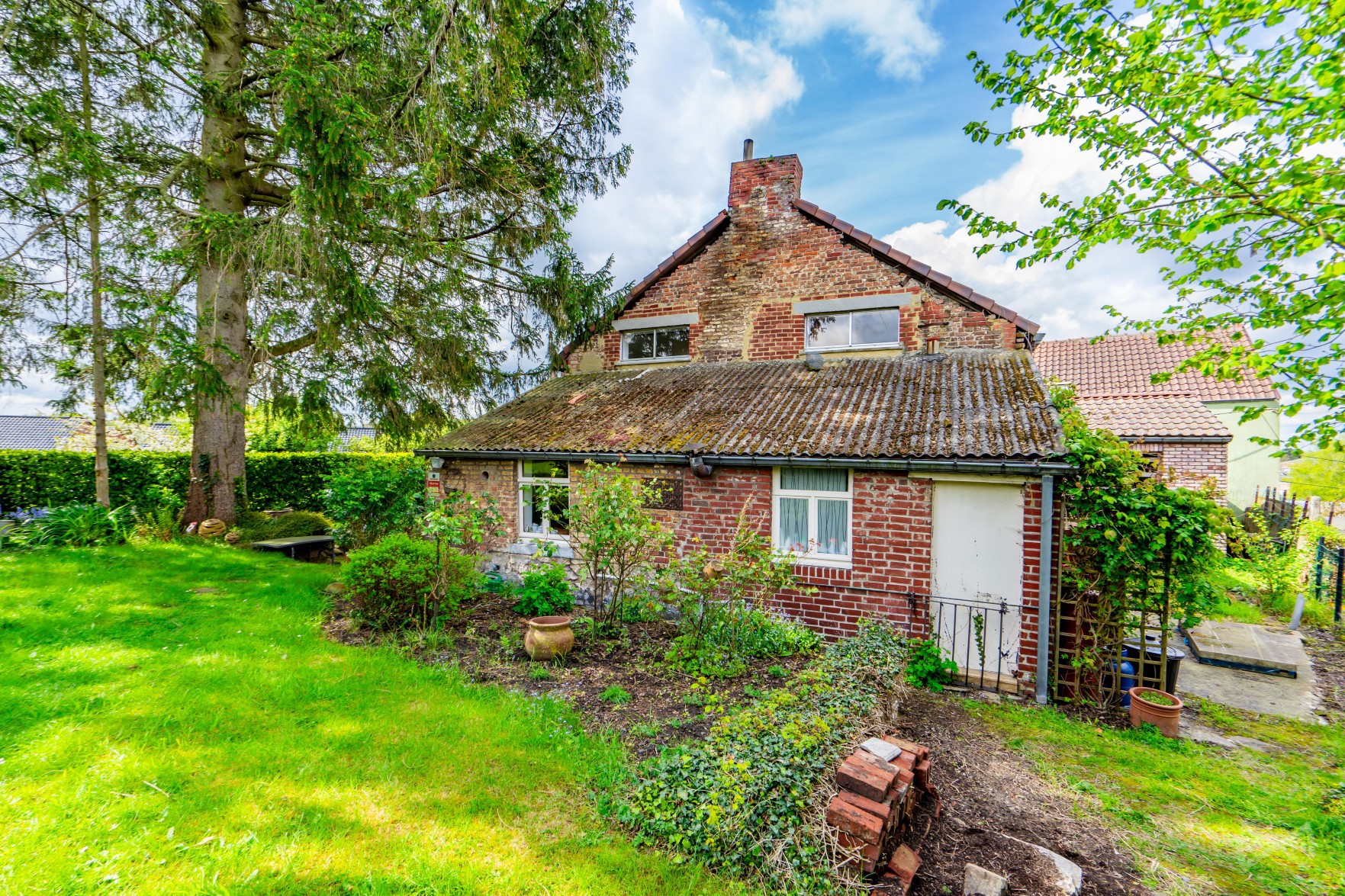 Foto 2 van 4 van Huis met vier slaapkamers in Morlanwelz Carnières