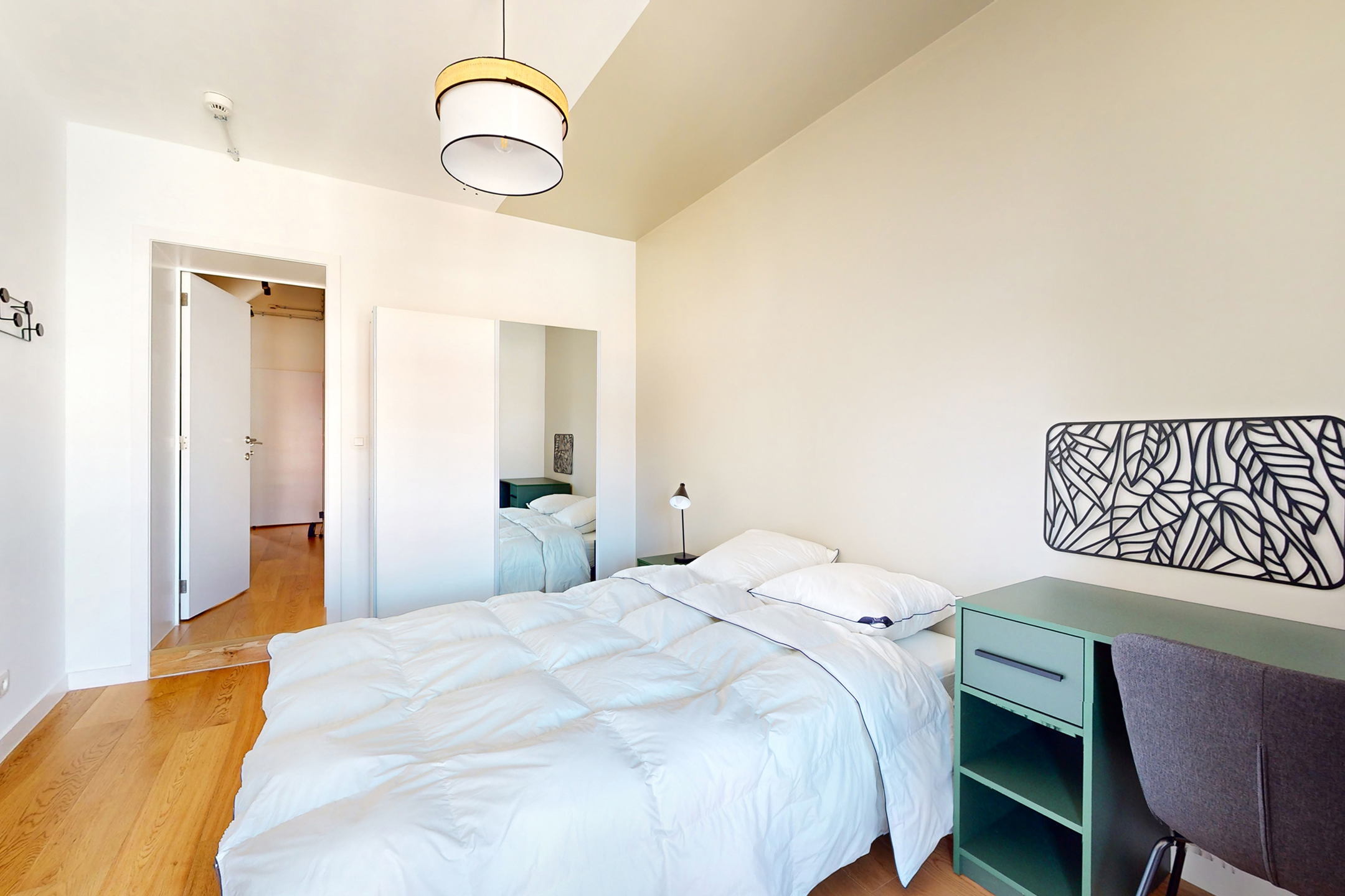 Picture 1 of 4 for Flat with five bedrooms in Schaerbeek