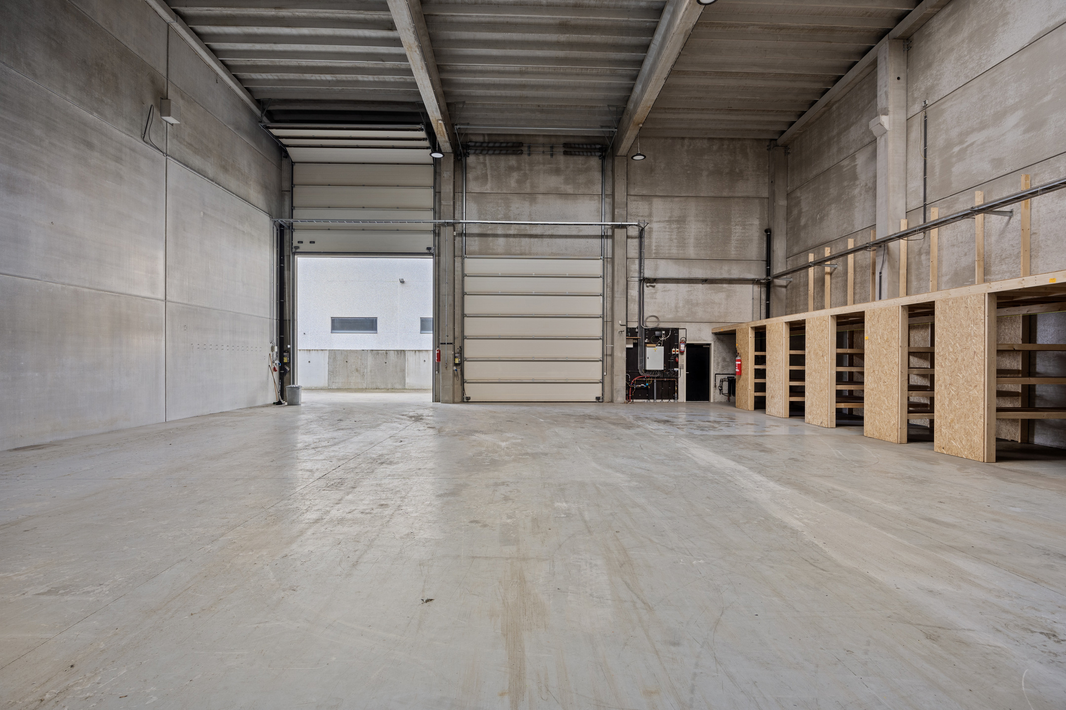 Foto 1 van 4 van Kantoor en magazijn in Moorslede