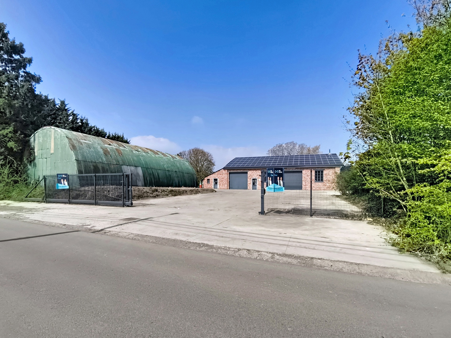 Picture 2 of 3 for Warehouse in Héron