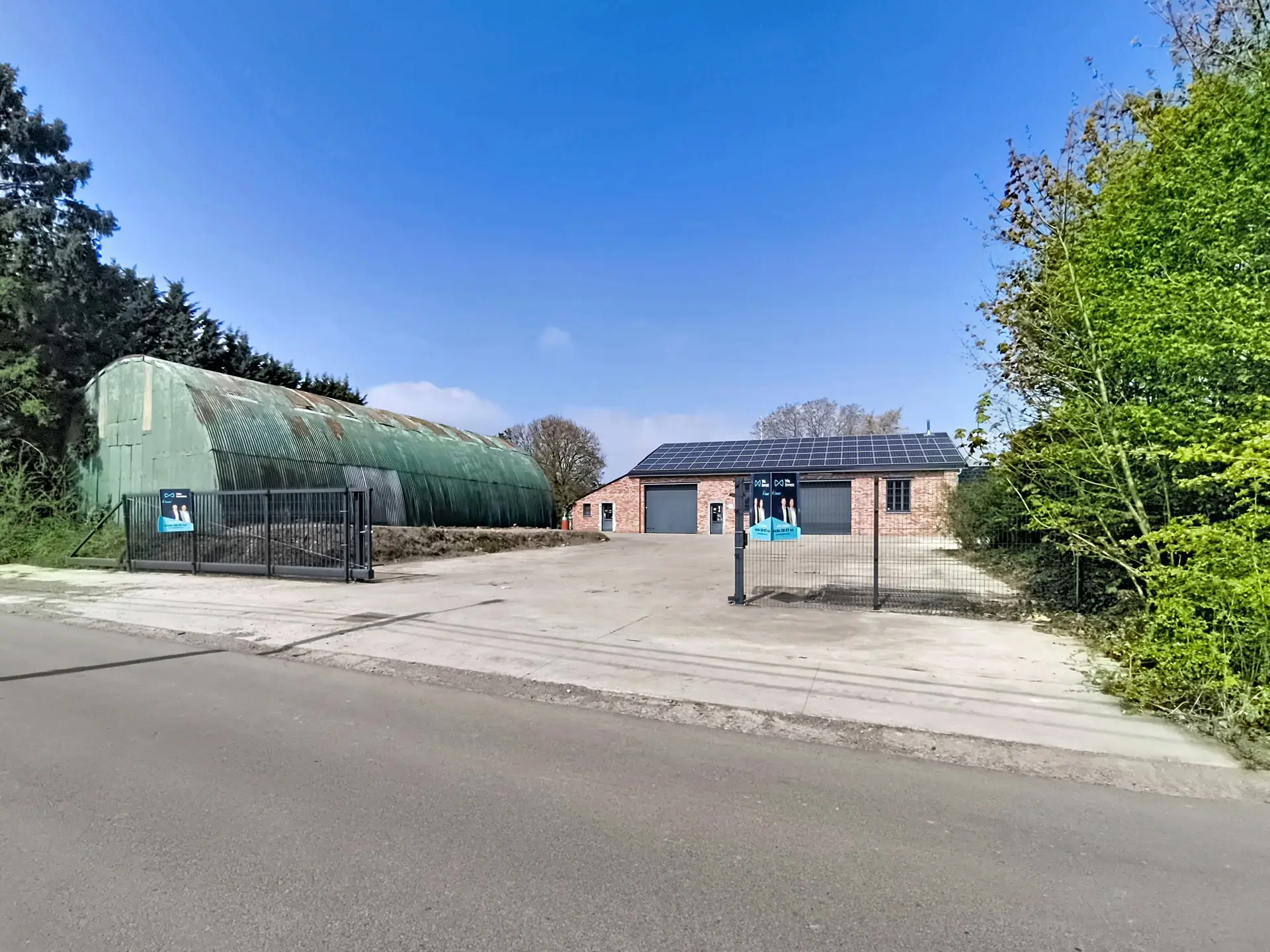 Picture 2 of 3 for Warehouse in Héron